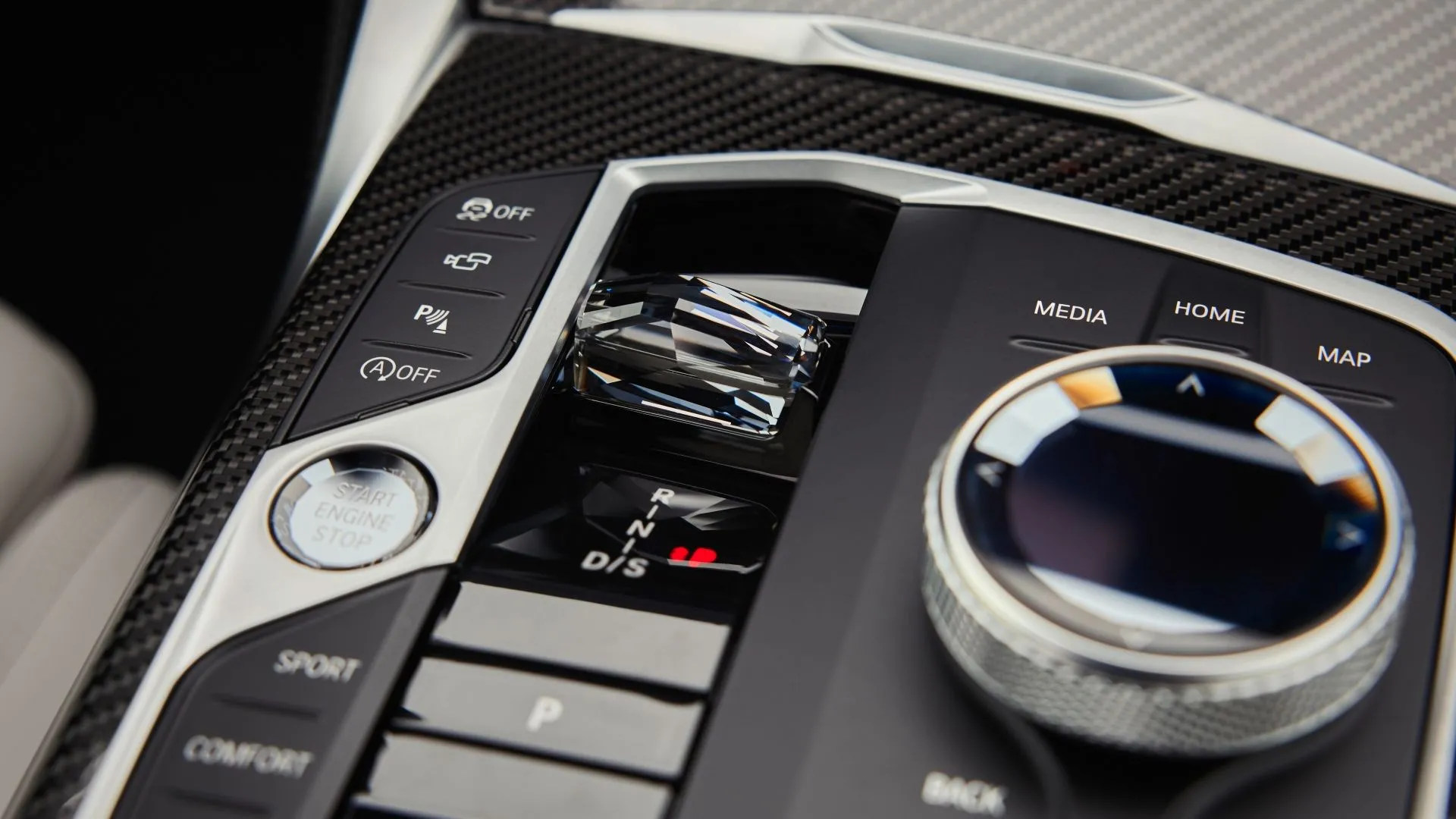 Cần số trong BMW 4-Series 2025