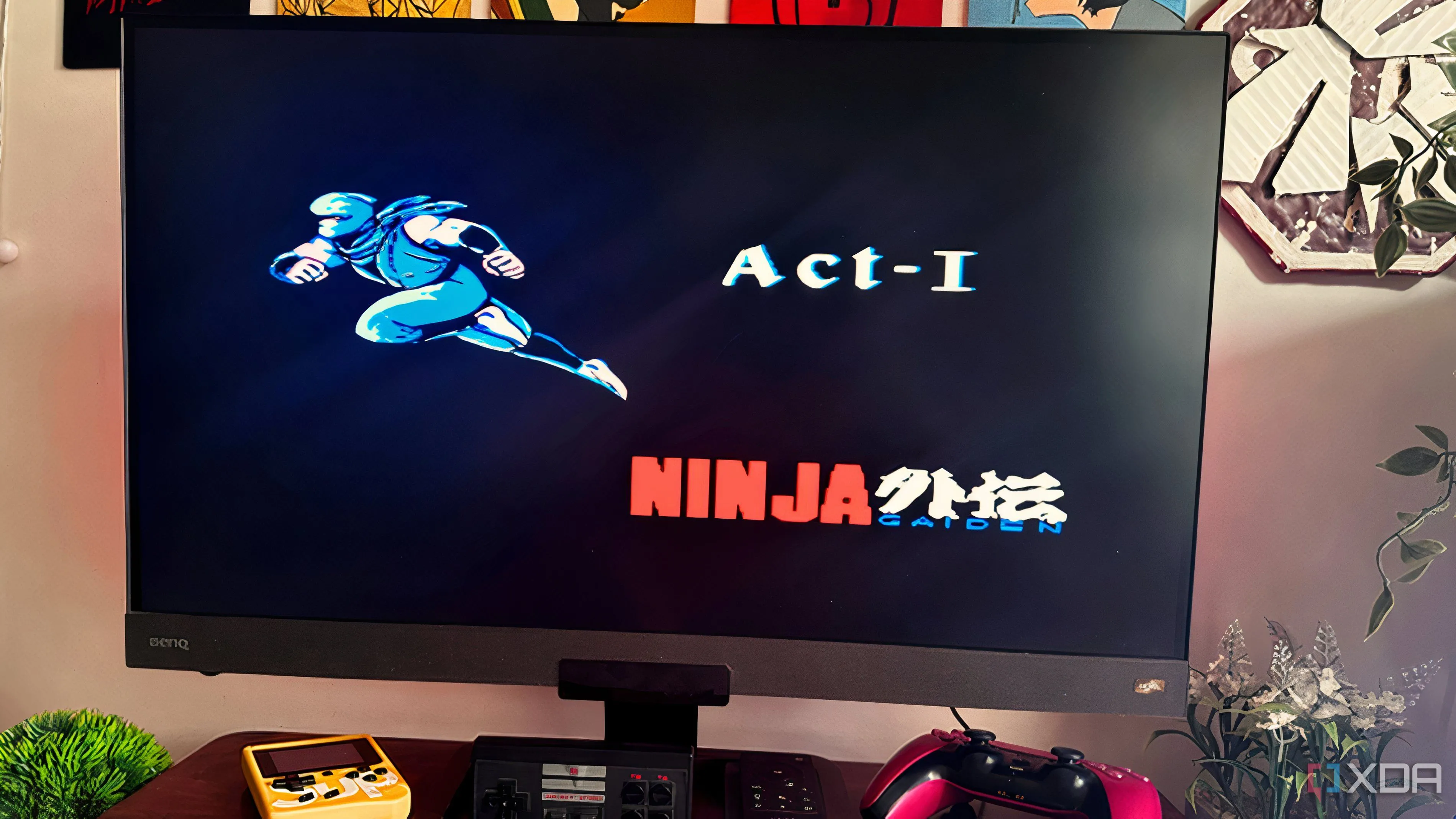 Cảnh game platformer Ninja Gaiden năm 1988 đang chạy trên màn hình máy tính cổ