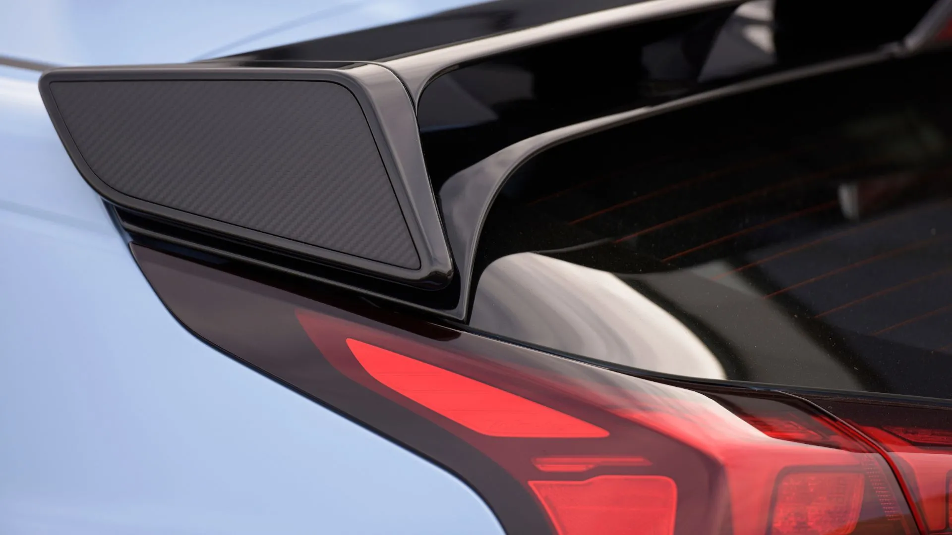 Cánh gió sau lớn, đặc trưng của một chiếc hot hatch thể thao như Honda Civic Type R 2025