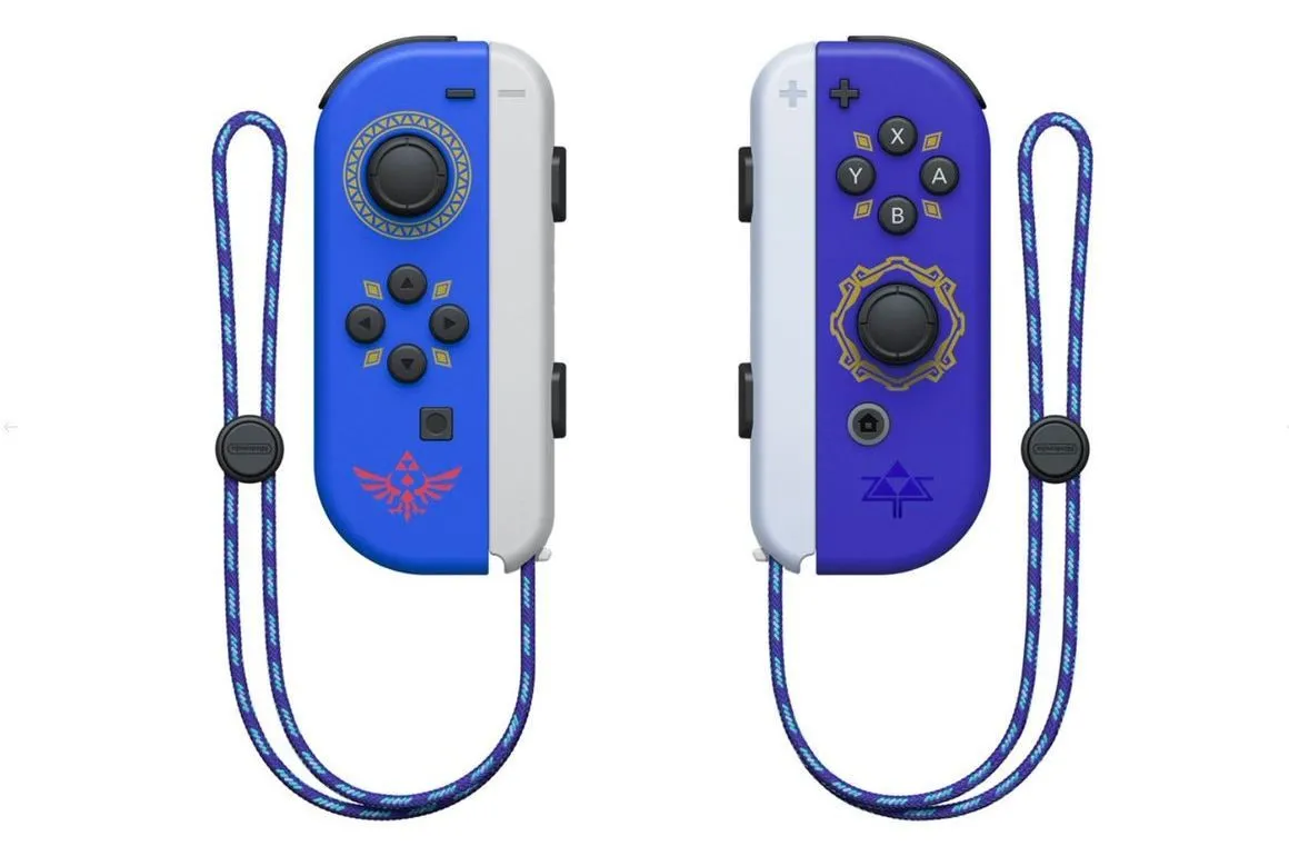 Cặp tay cầm Joy-Con phiên bản The Legend of Zelda: Skyward Sword HD với thiết kế đặc trưng.