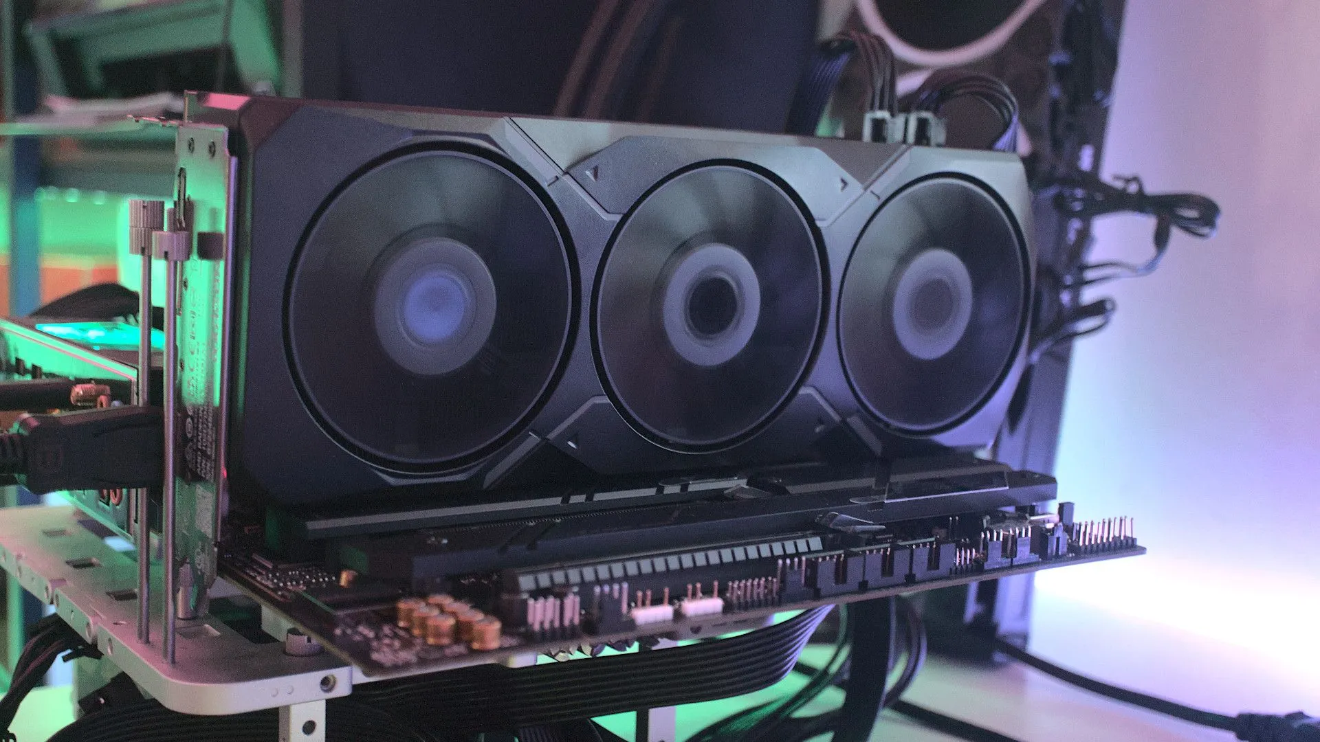 Card đồ họa AMD Radeon RX 7900 XT phiên bản tham chiếu
