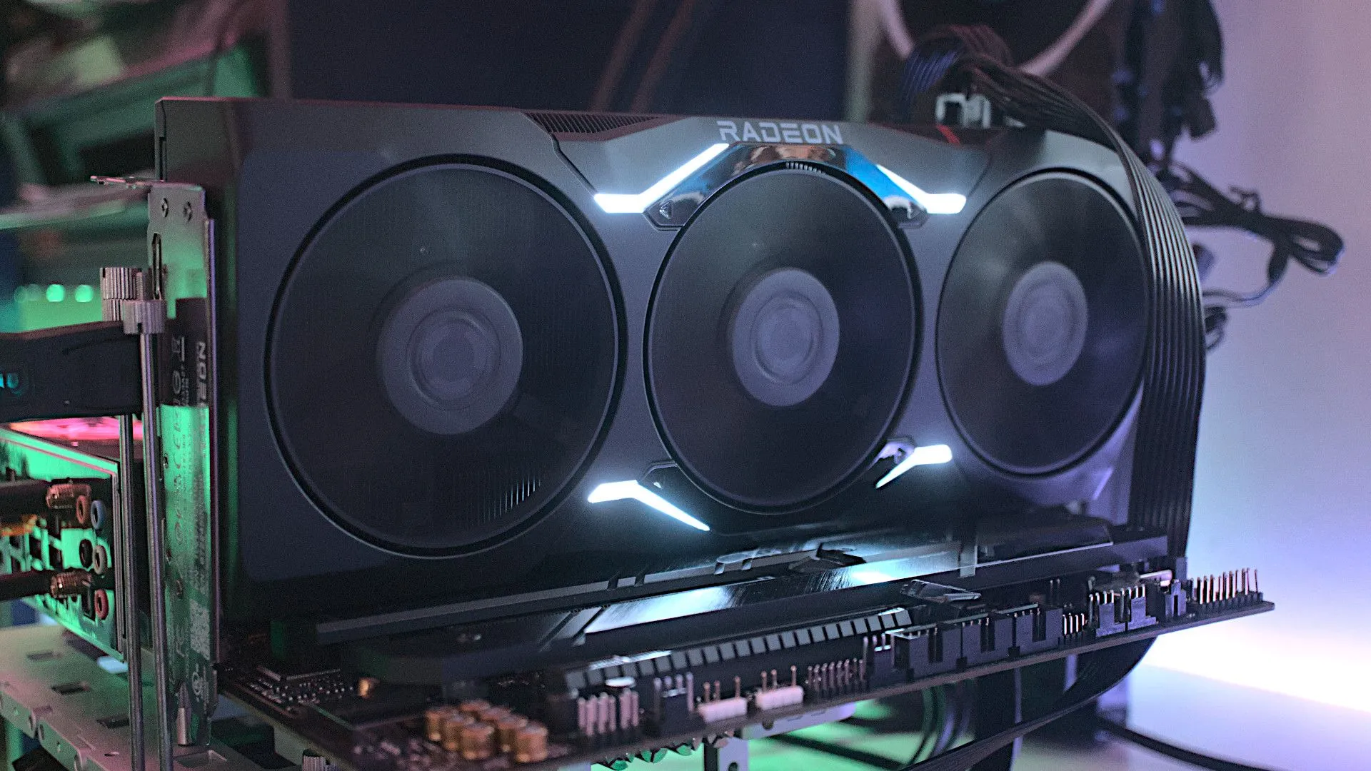 Card đồ họa AMD Radeon RX 7900 XTX hỗ trợ tính năng livestream mạnh mẽ