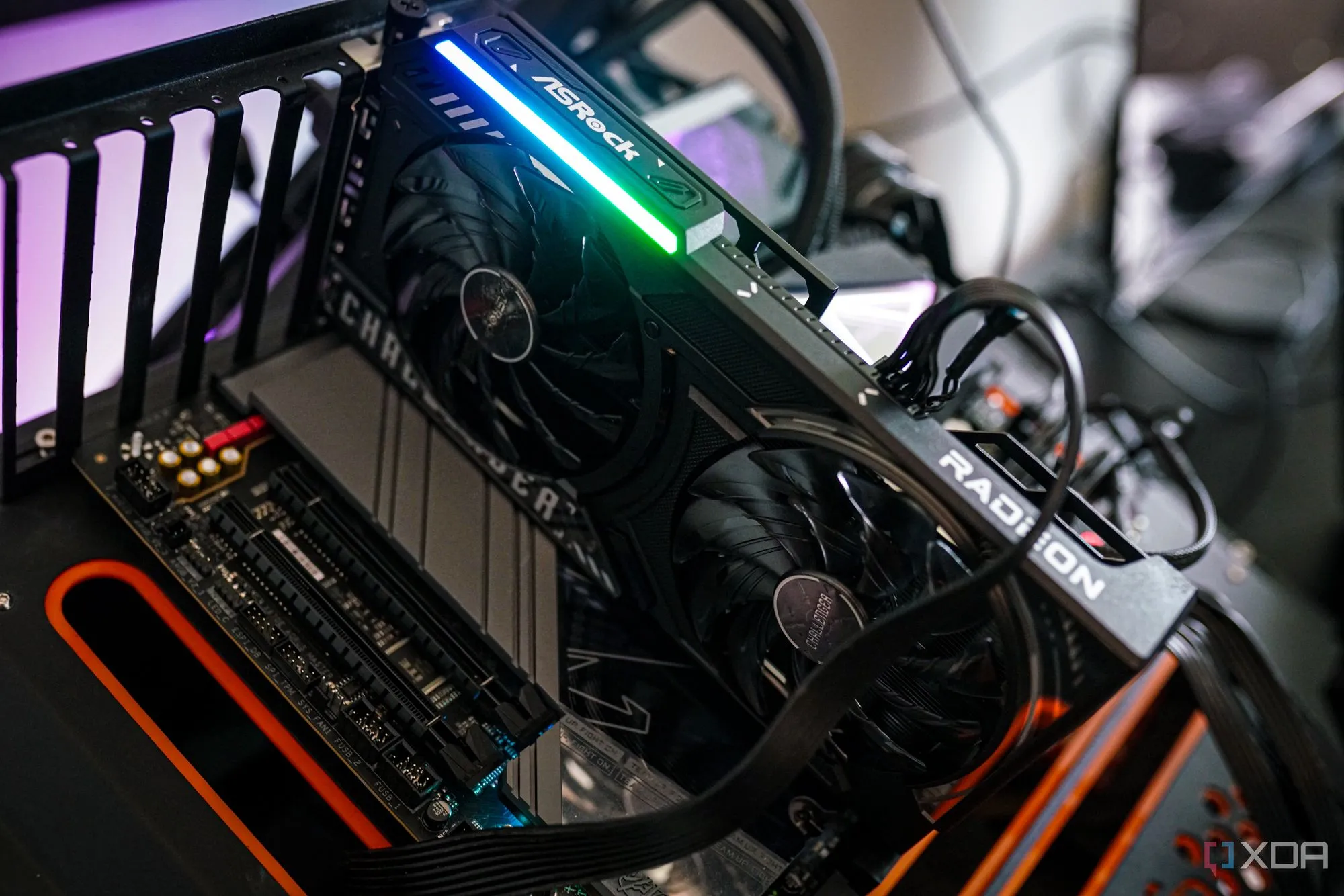 Card đồ họa AMD Radeon RX 9060 XT, một ví dụ về GPU tầm trung 8GB VRAM gây tranh cãi