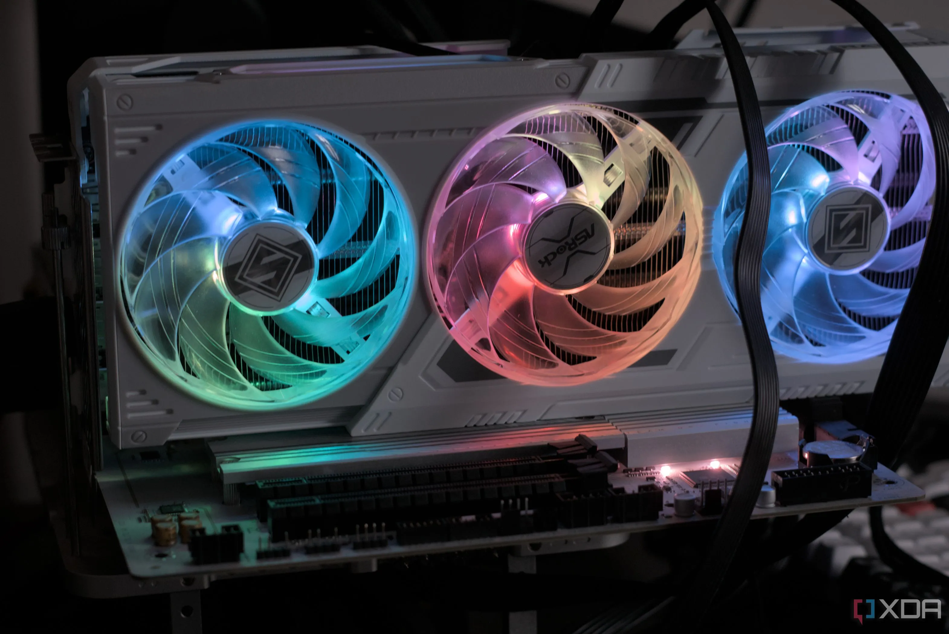 Card đồ họa AMD Radeon RX 9070 Steel Legend đã lắp đặt với đèn RGB