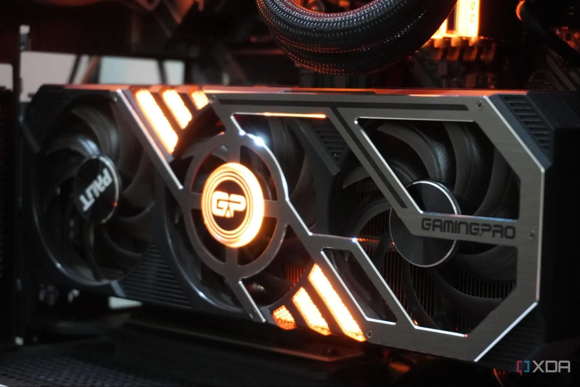 Card đồ họa đặt dọc tăng luồng khí trong case PC