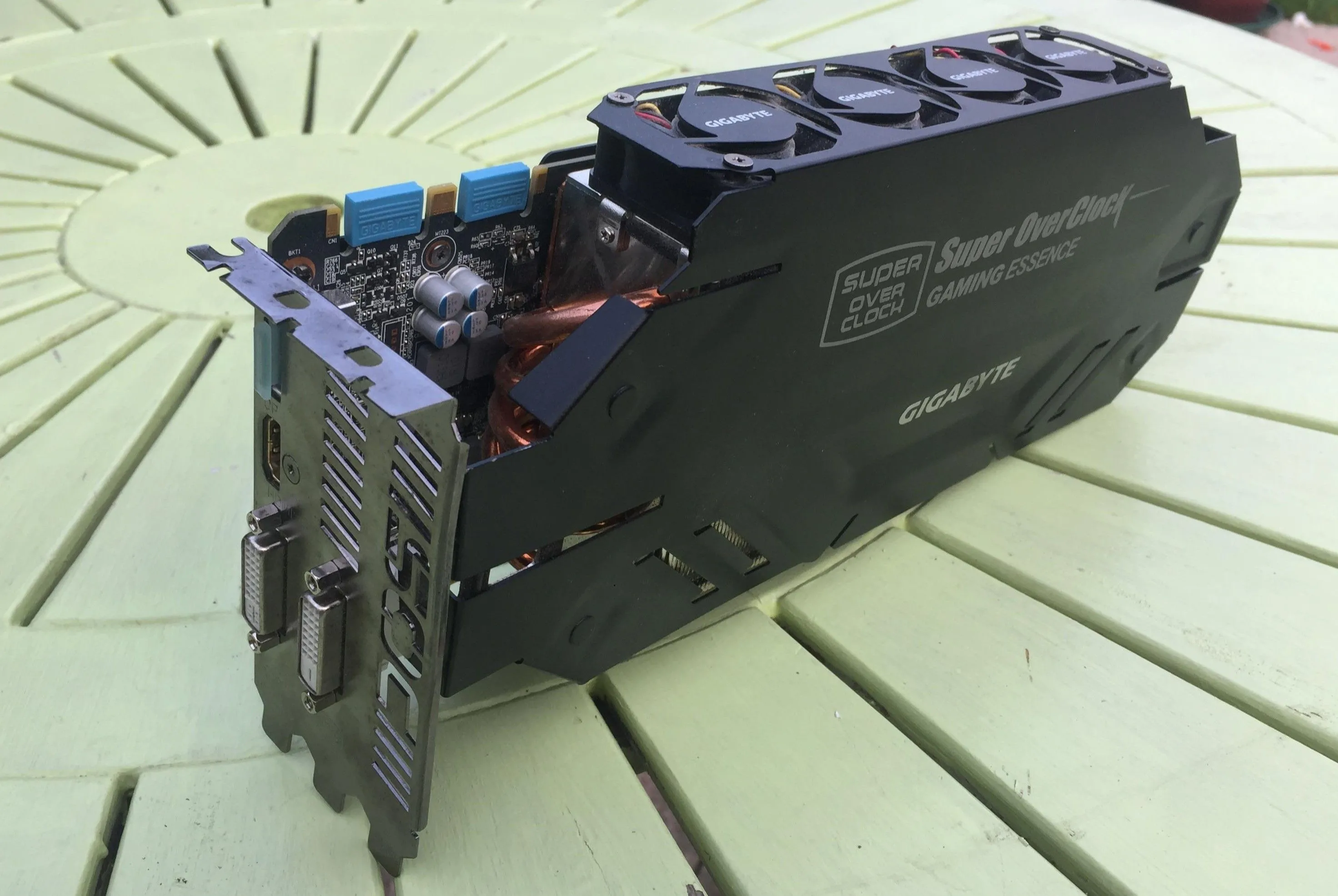 Card đồ họa GIGABYTE GTX 680 WindForce 5X SOC với hệ thống tản nhiệt 5 quạt độc đáo