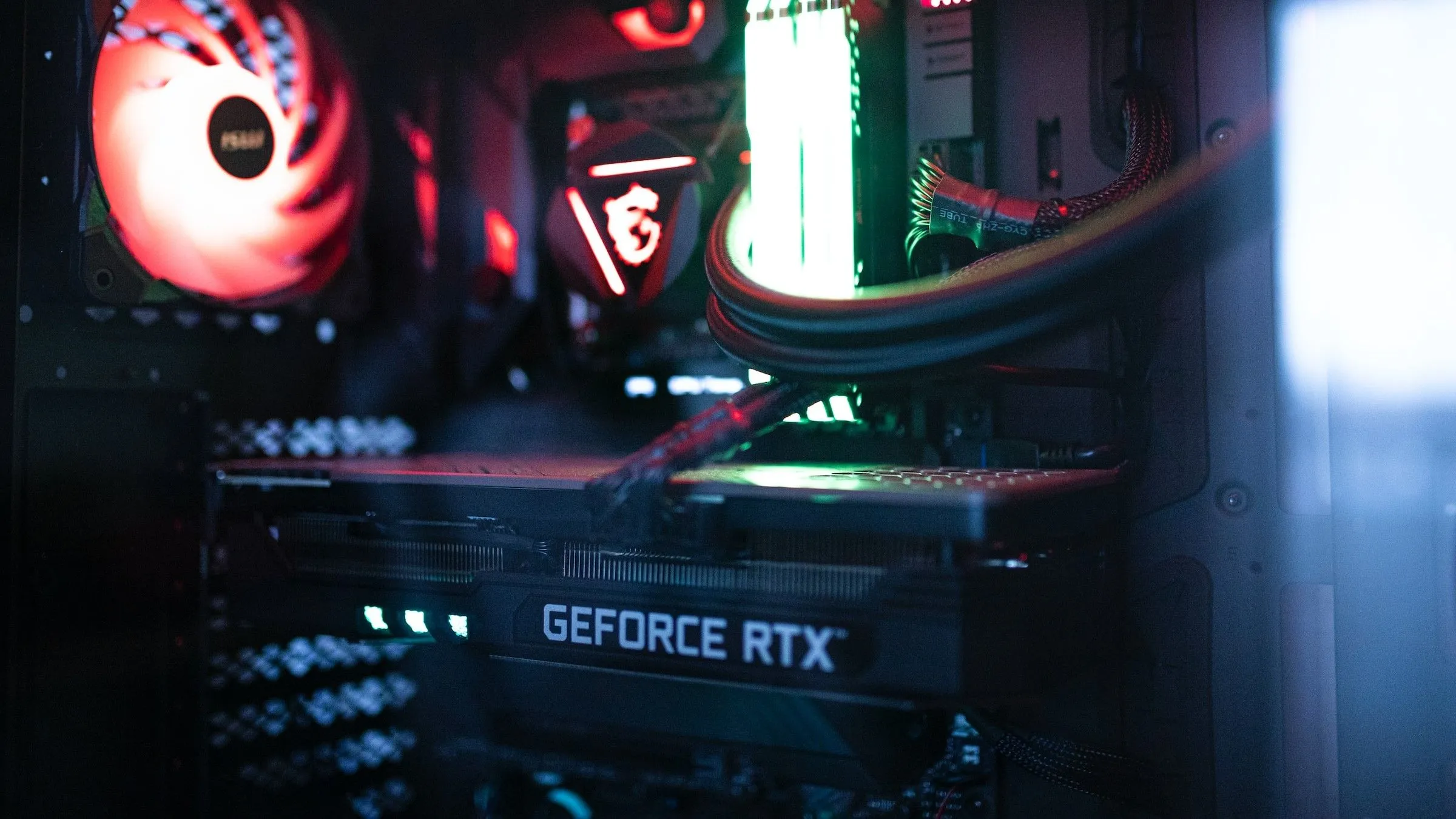 Card đồ họa Nvidia RTX 2000 series được lắp đặt trong máy tính gaming
