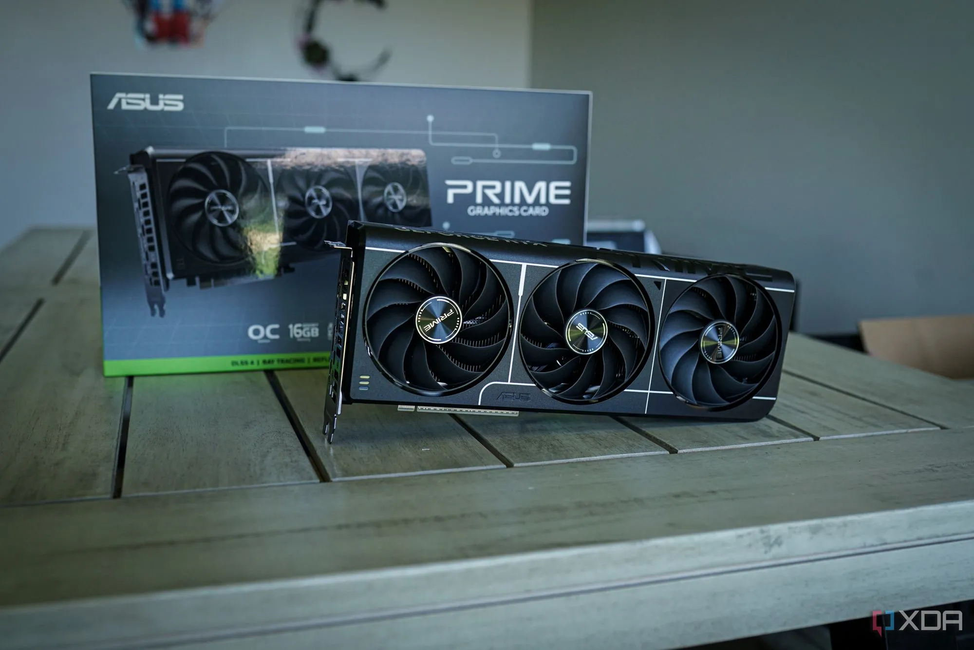 Card đồ họa NVIDIA RTX 5060 Ti cận cảnh, minh họa cho card đồ họa đã qua sử dụng trên thị trường