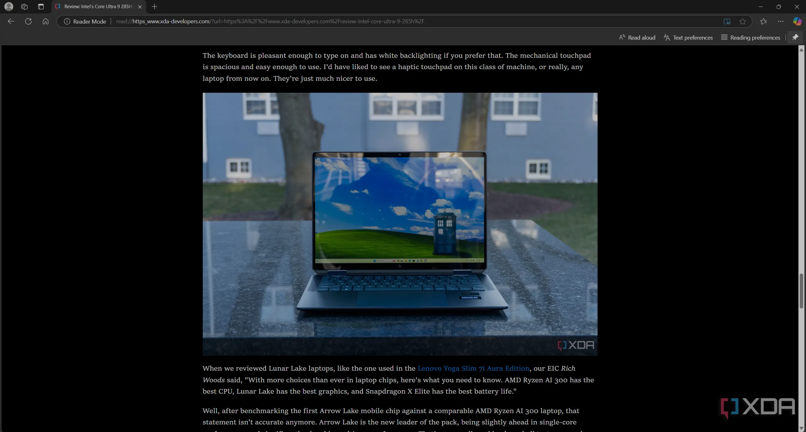 Chế độ Immersive Reader trên trình duyệt Microsoft Edge đang hiển thị một trang web với giao diện đọc tối ưu, không xao nhãng