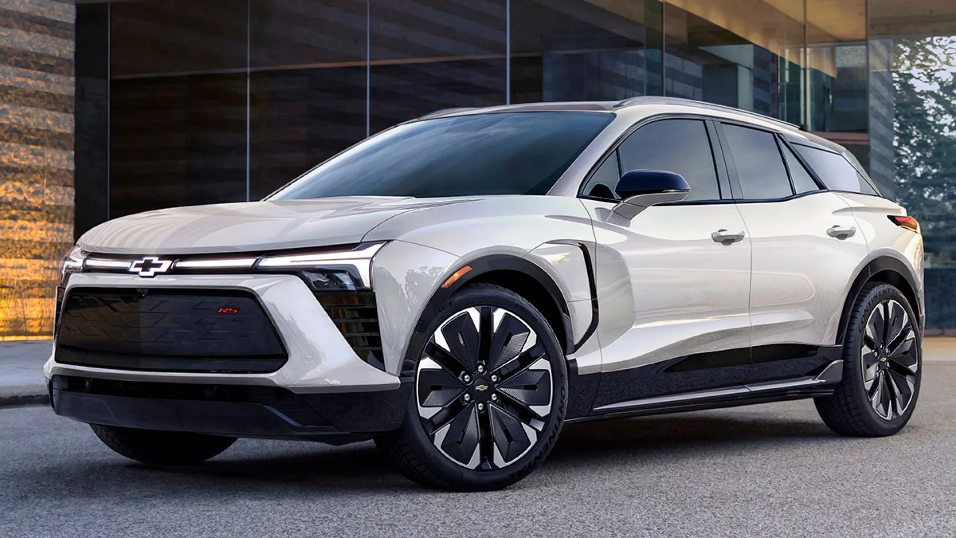 Chevrolet Blazer EV 2025, mẫu SUV điện cỡ trung với thiết kế mạnh mẽ và phạm vi hoạt động ấn tượng.