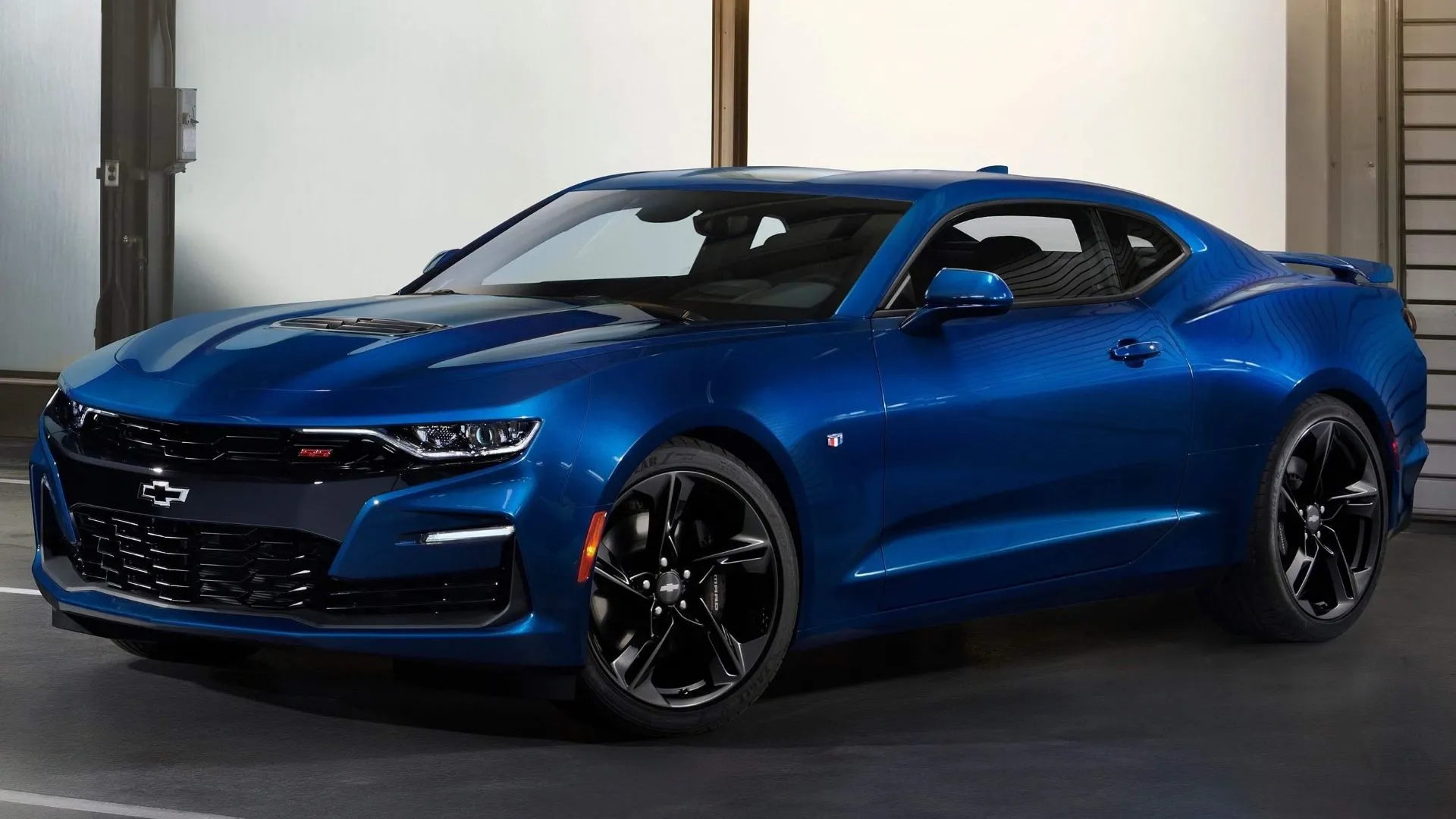 Chevrolet Camaro SS 2019 màu đỏ mạnh mẽ với thiết kế cải tiến