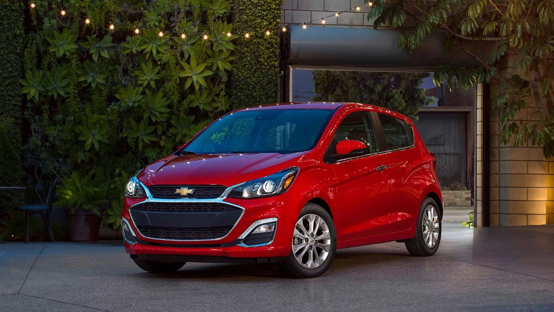 Chevrolet Spark 2019 màu đỏ, mẫu hatchback đô thị nhỏ gọn, tiết kiệm nhiên liệu