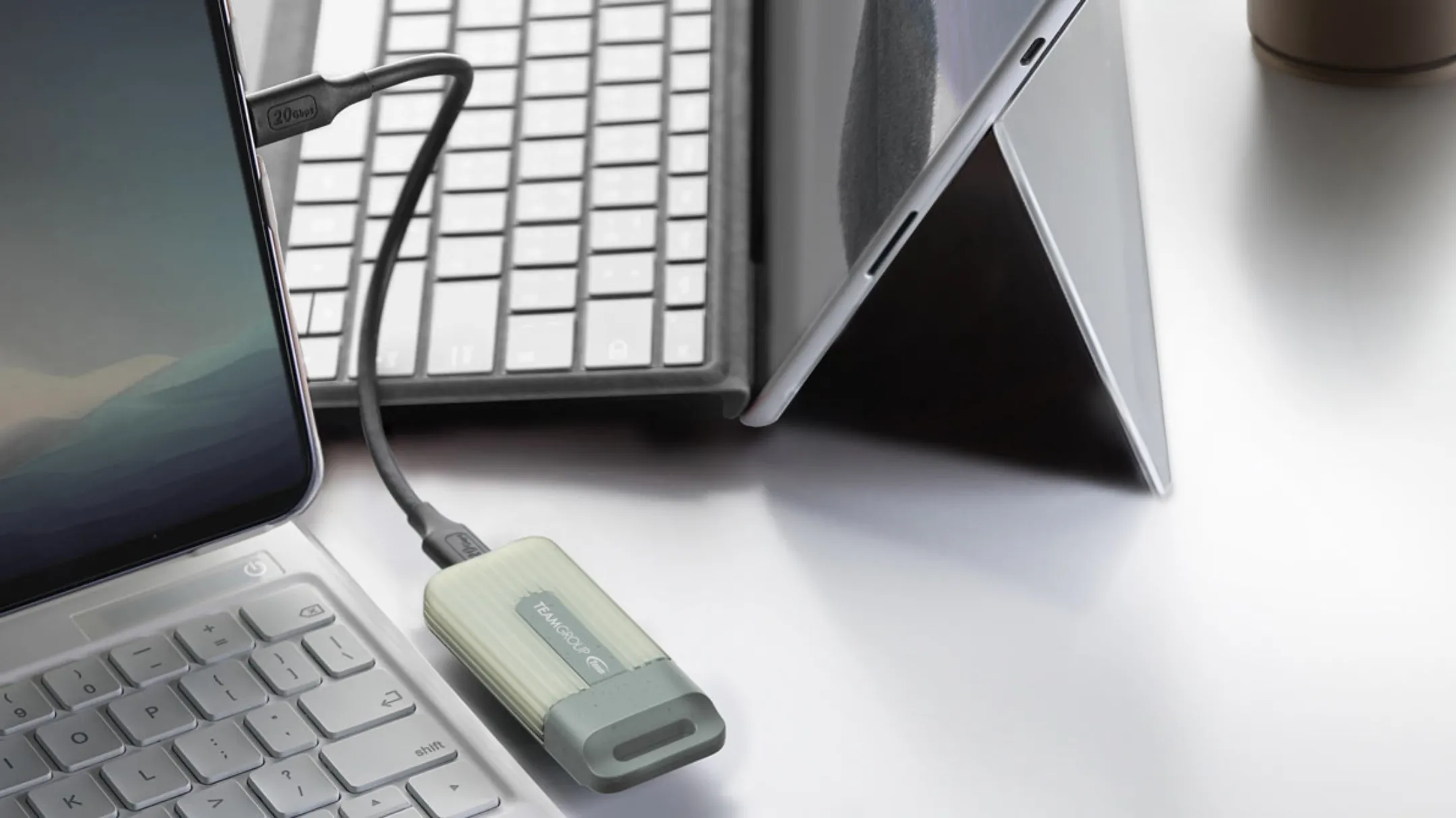 Chi tiết thiết kế nhỏ gọn và bền bỉ của SSD di động Team Group PD20 ECO USB-C