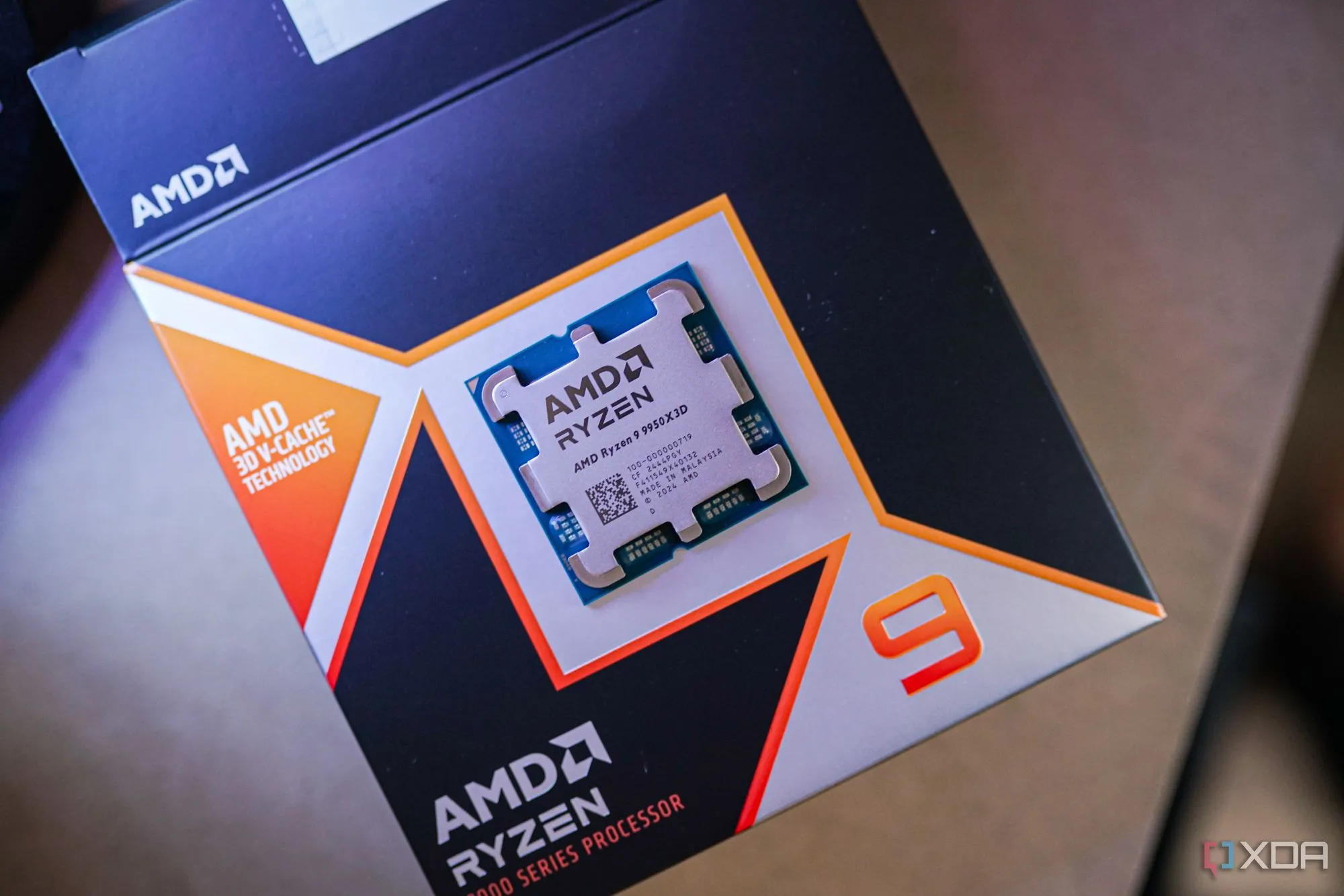 Chip AMD Ryzen 9 9950X3D, biểu tượng cho sức mạnh xử lý của dòng Ryzen và tiềm năng ép xung
