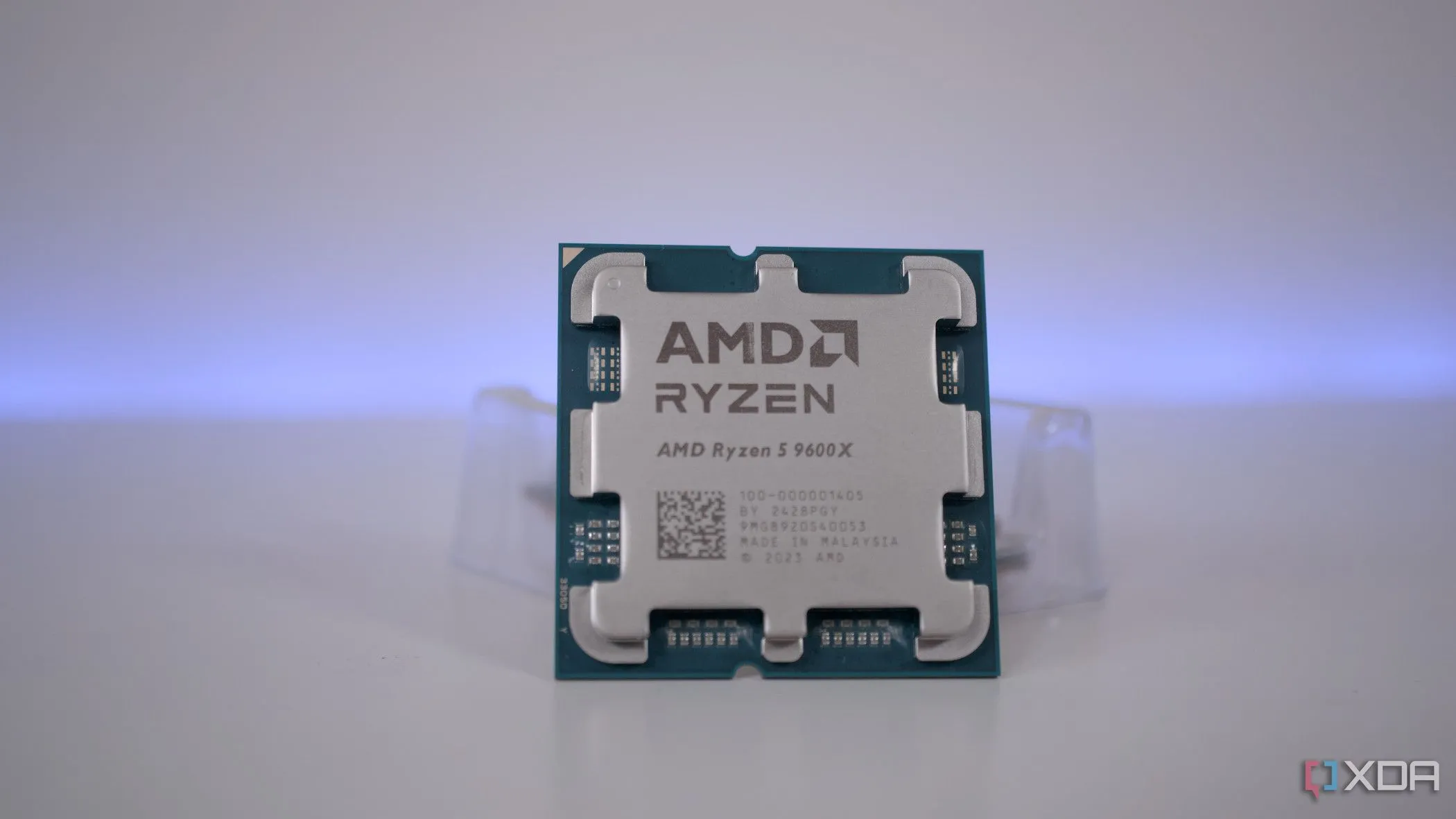 Chip CPU AMD Ryzen 5 9600X, đại diện cho dòng CPU tầm trung hiệu năng cao cho game thủ