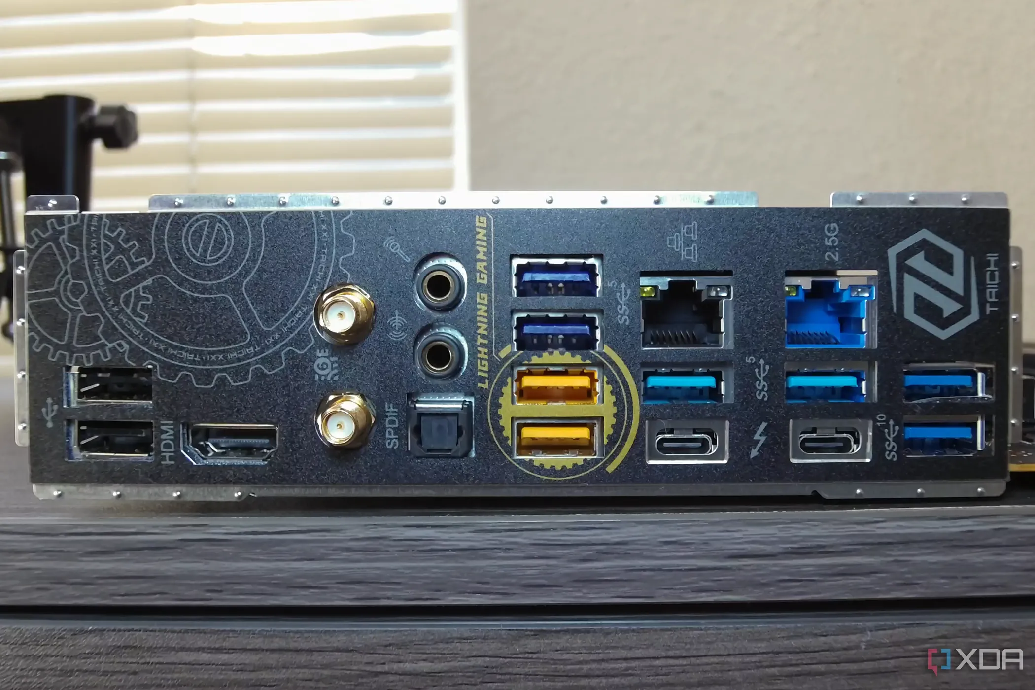 Cổng I/O của bo mạch chủ Z790 Taichi Lite với các tùy chọn kết nối đa dạng