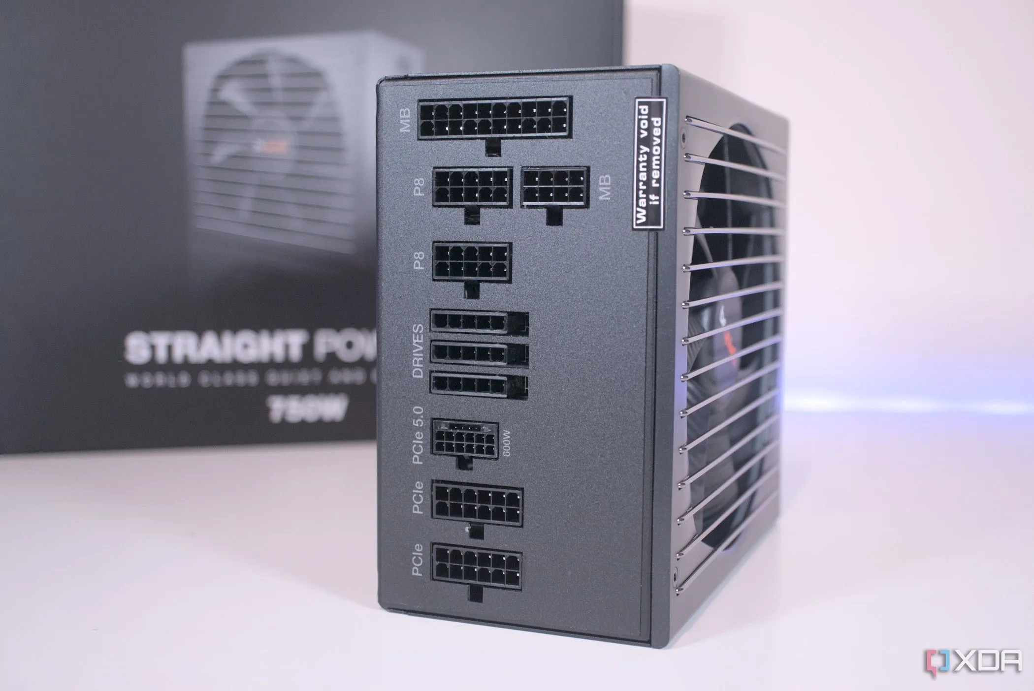 Cổng kết nối của bộ nguồn be quiet! Straight Power 12