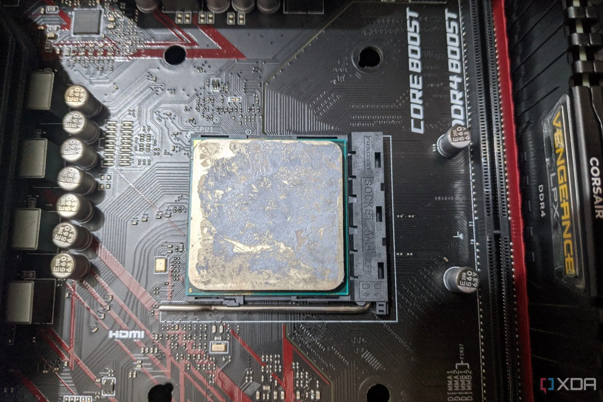 CPU AMD Ryzen 1600 với keo tản nhiệt đã được bôi lên bề mặt