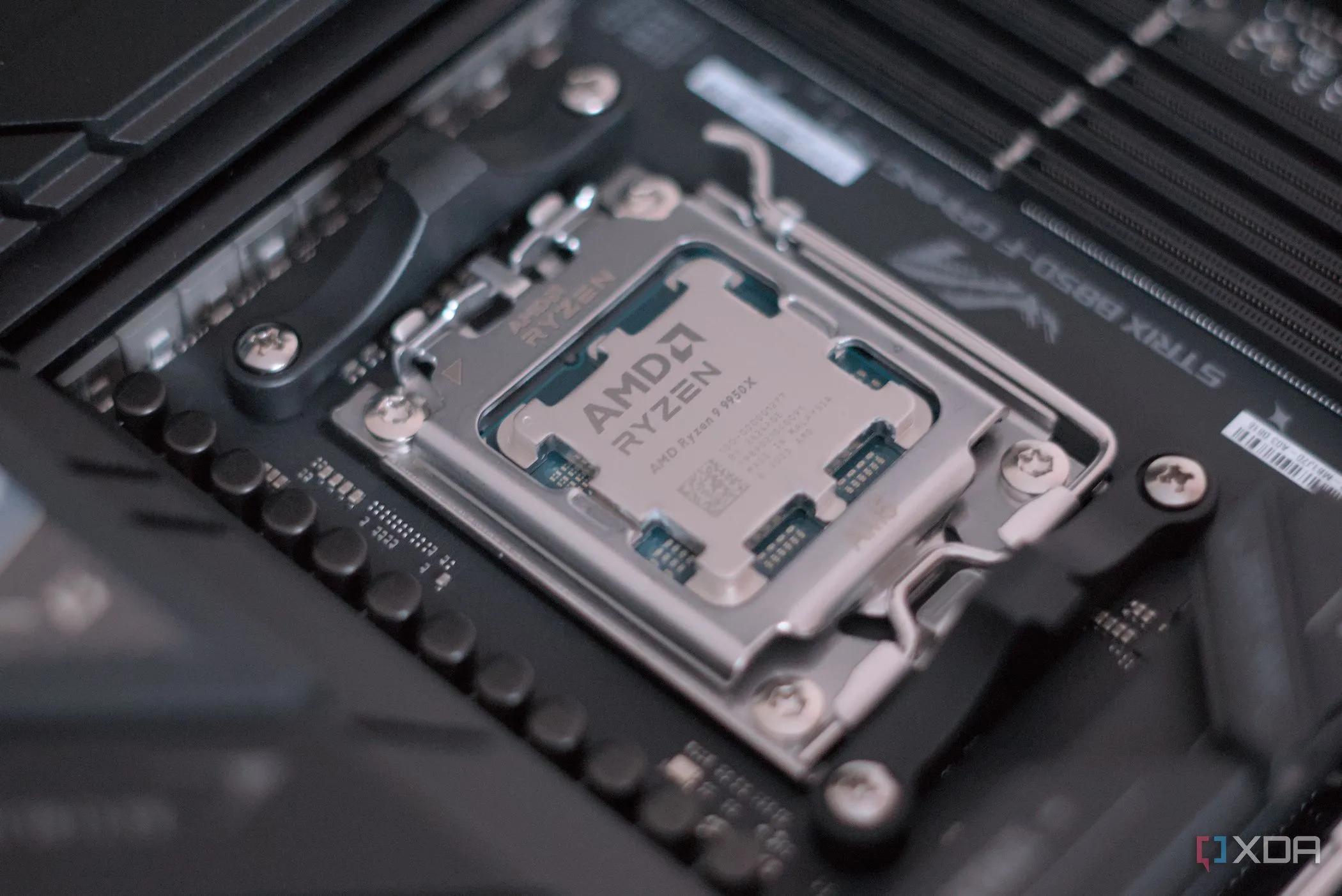 CPU đã được lắp đặt trên bo mạch chủ Asus ROG Strix B850-F Gaming WiFi