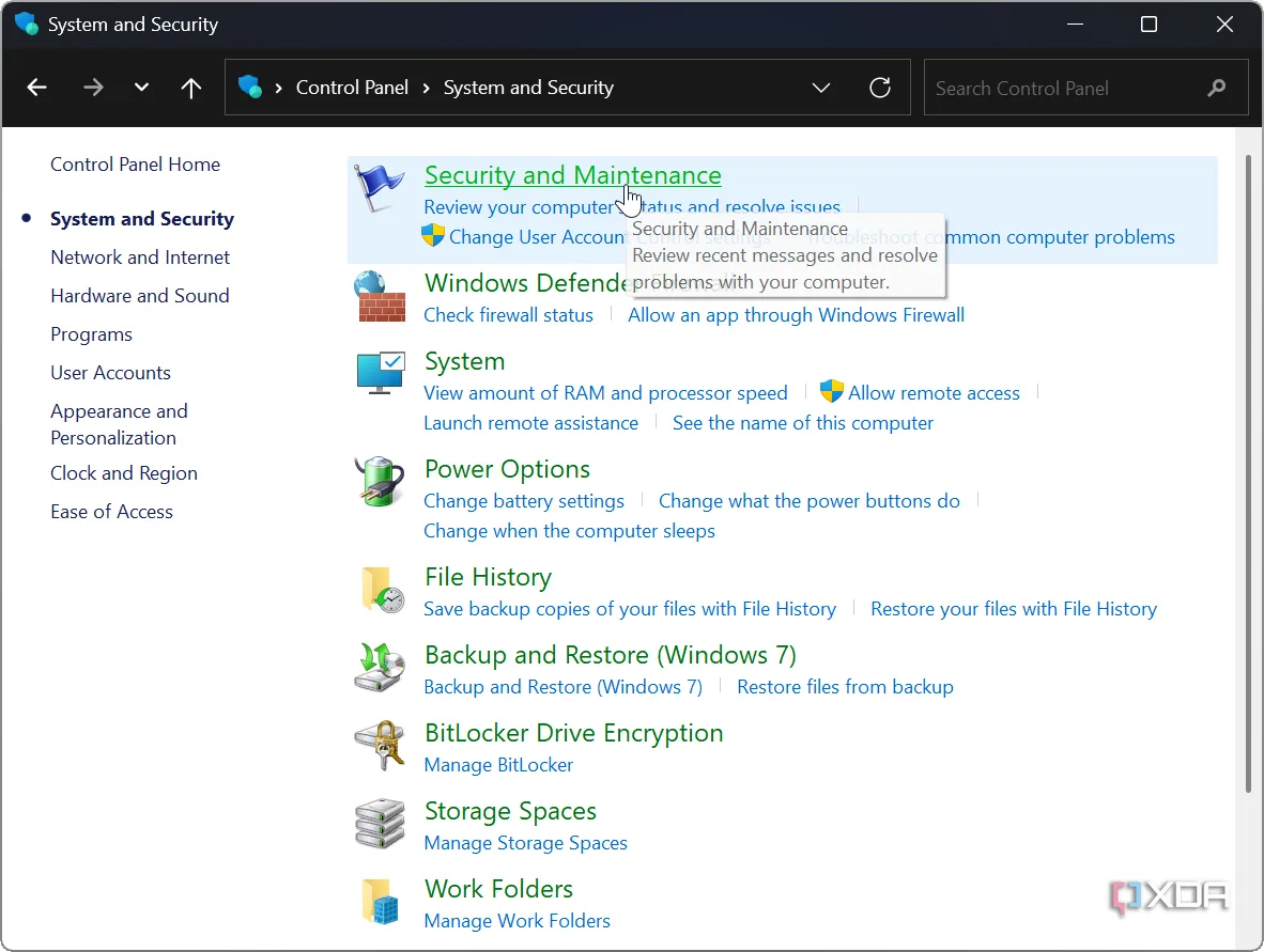 Cửa sổ Security and Maintenance trong Control Panel của Windows 11, nơi truy cập công cụ bảo trì hệ thống.