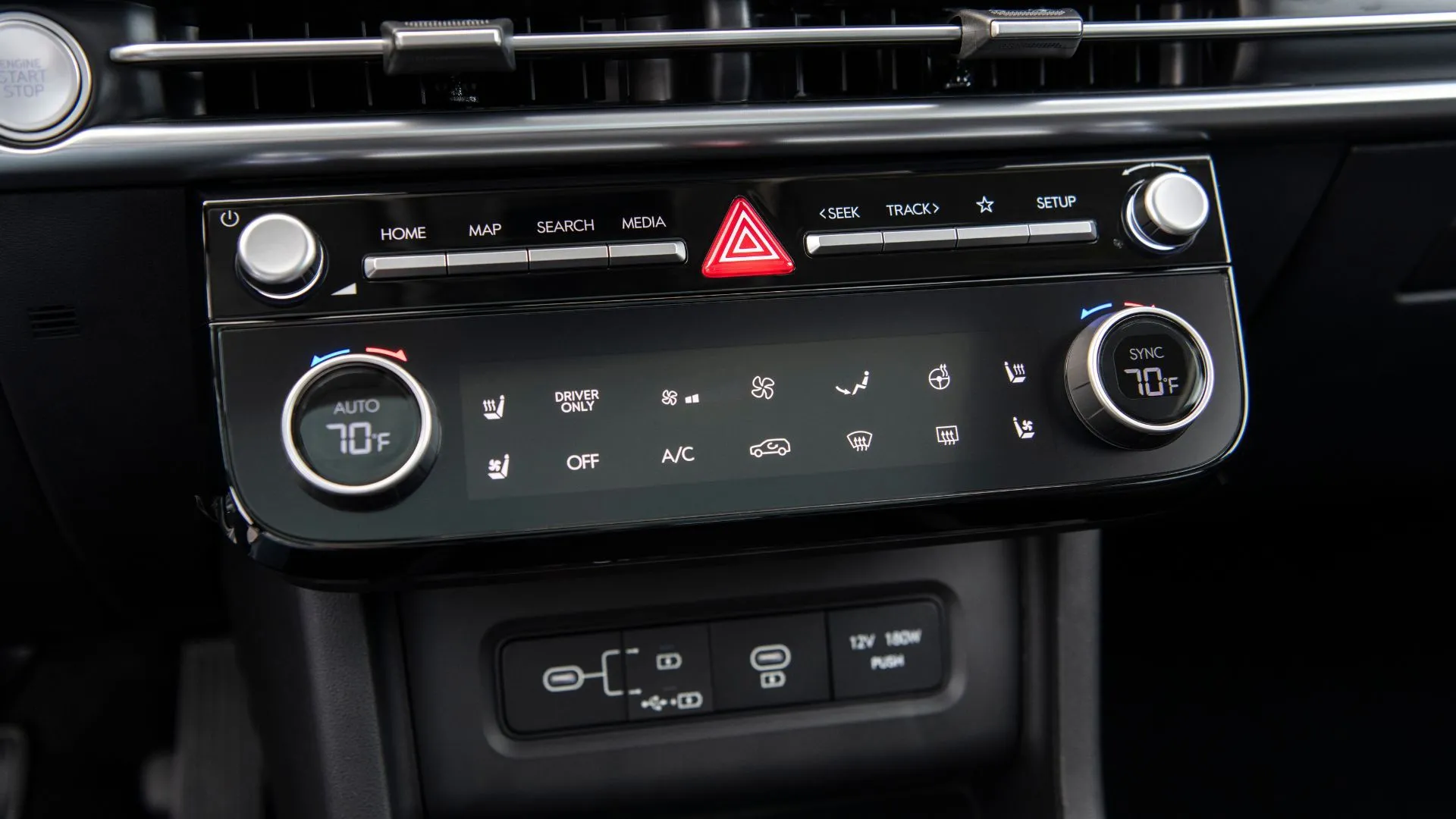 Cụm nút điều khiển hệ thống an toàn SmartSense và các tính năng hỗ trợ lái trên Hyundai Tucson PHEV 2025.