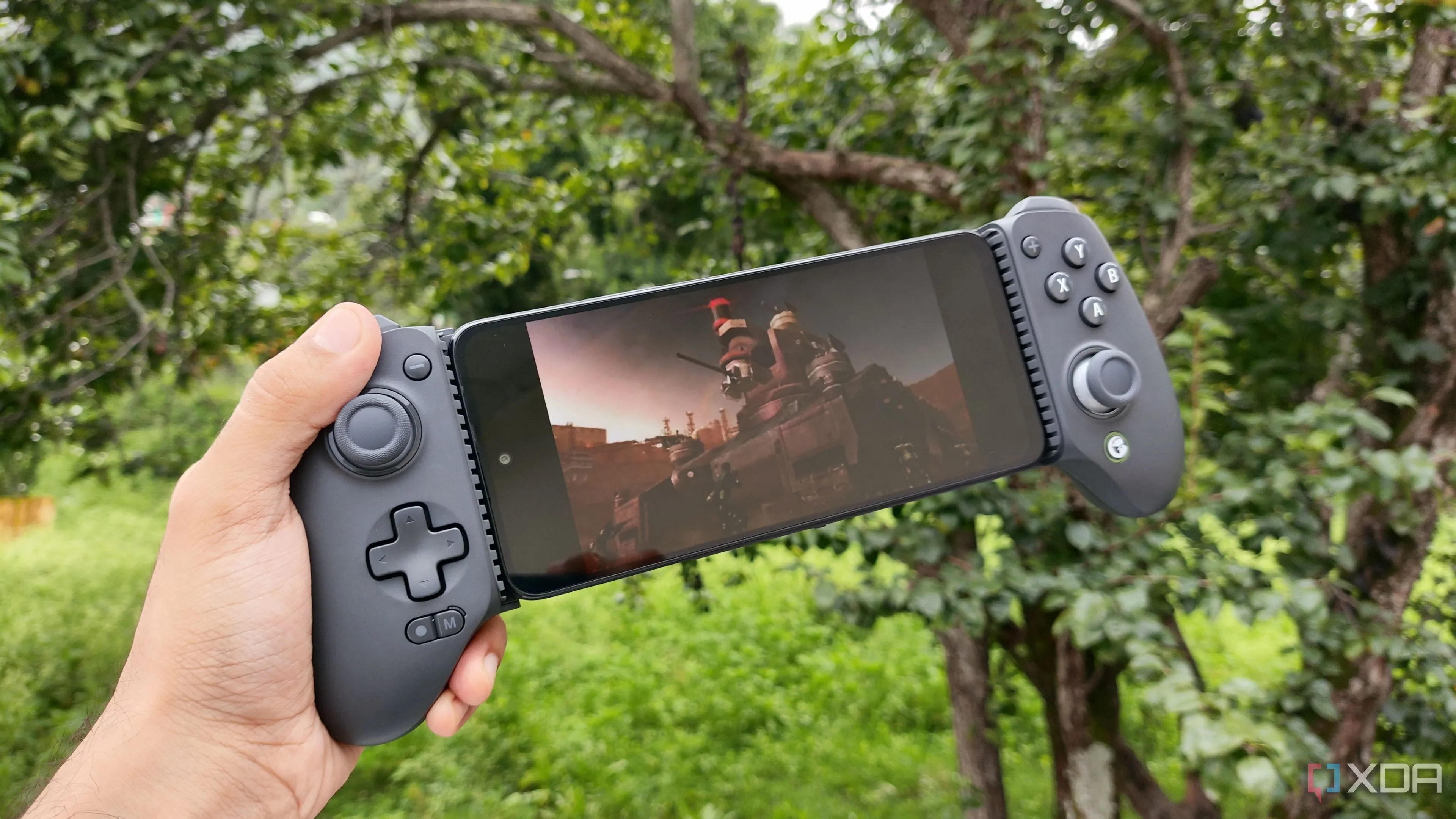 Điện thoại Poco M6 Pro chạy game Metal Gear Solid: Peace Walker trên giả lập PPSSPP, kết nối với tay cầm GameSir Galileo G8+