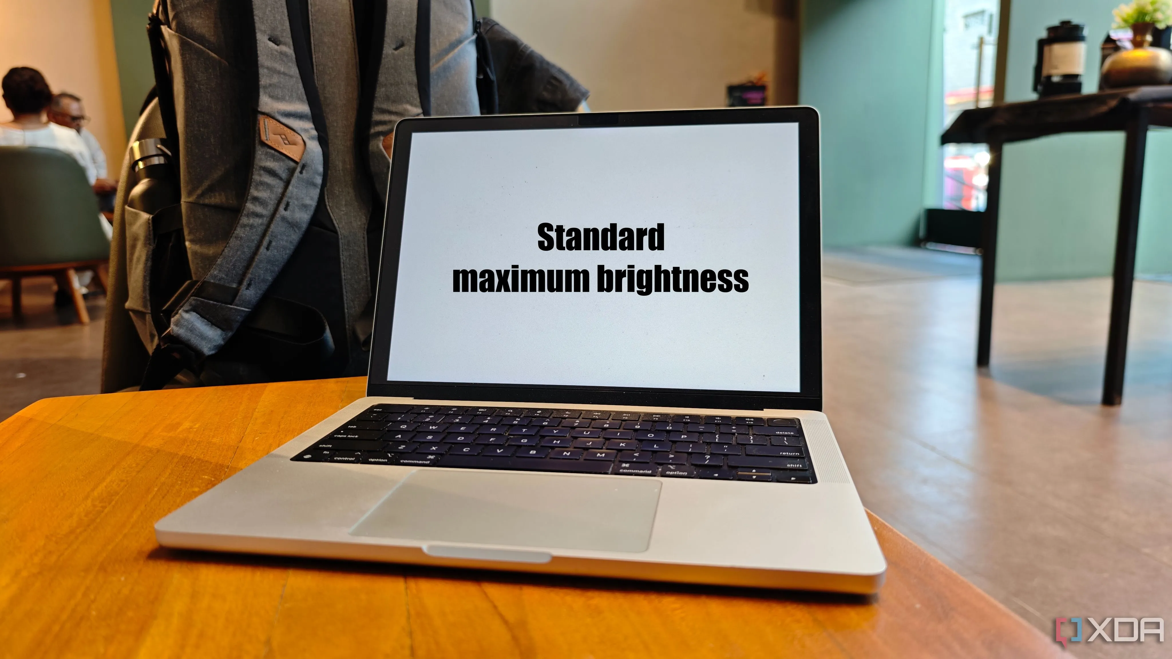 Độ sáng màn hình MacBook ở mức cao nhất thông thường