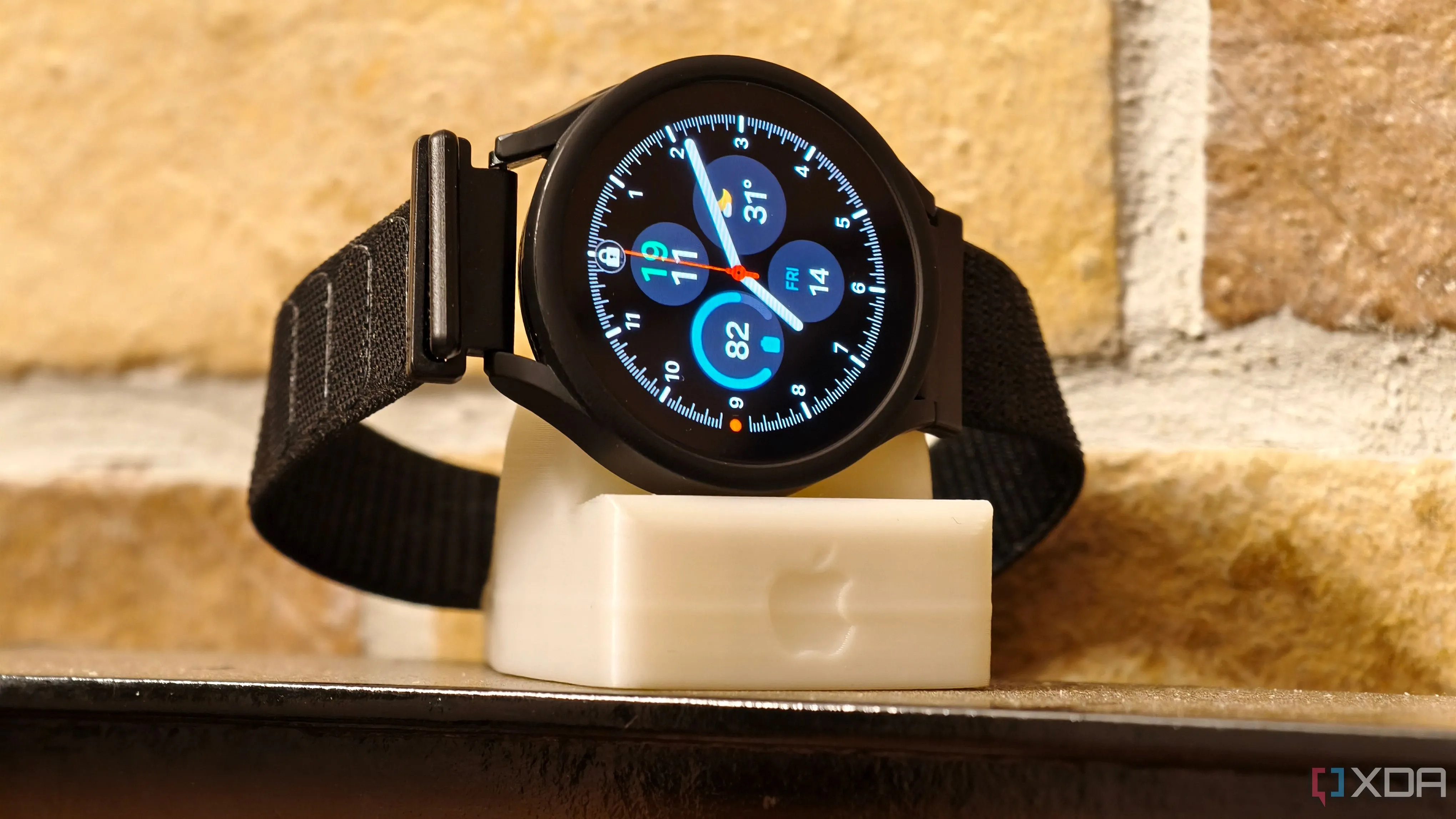 Dock sạc đồng hồ Apple Watch in 3D tiện lợi