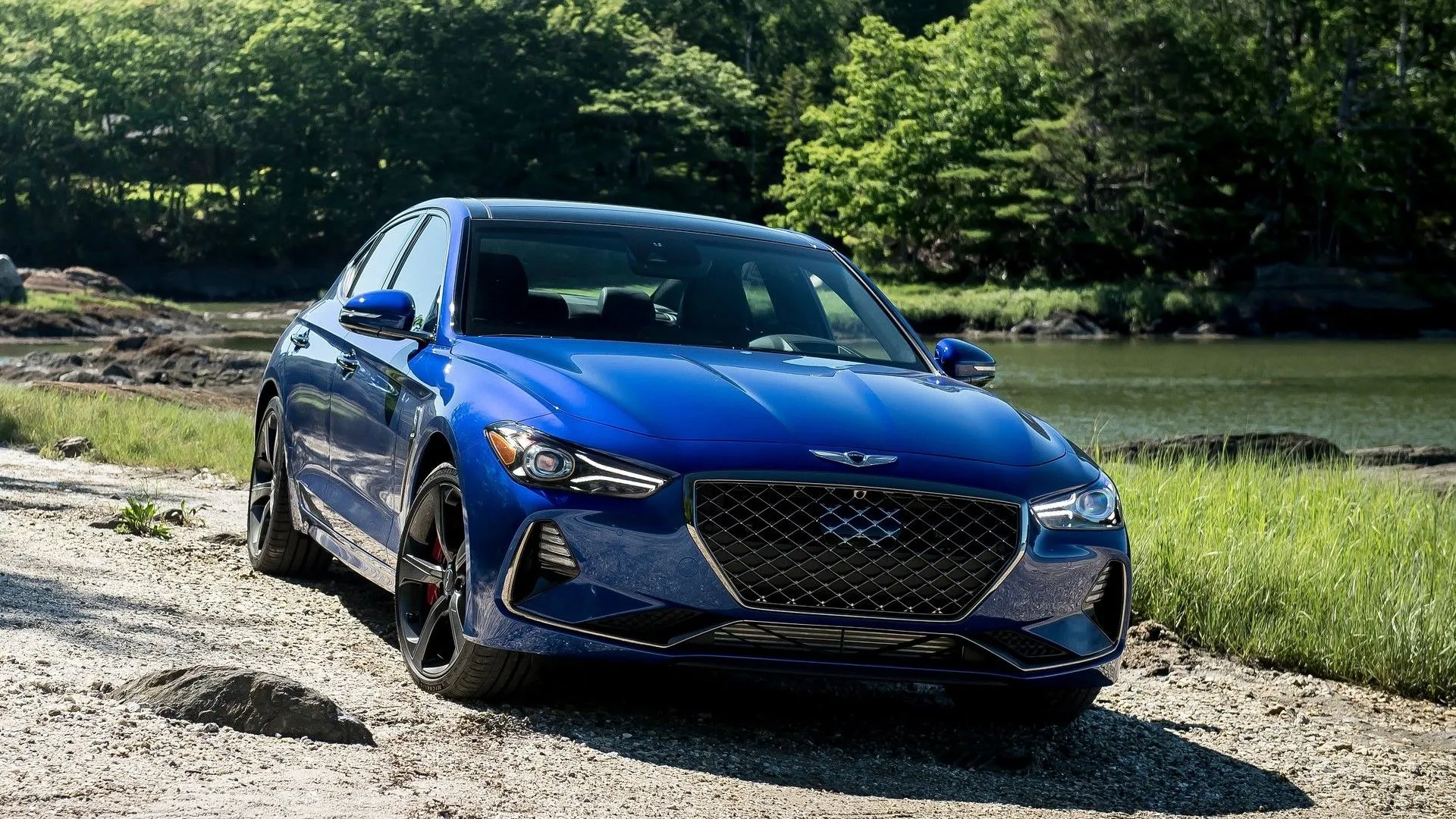 Genesis G70 2019 màu xám, mẫu sedan thể thao hạng sang trẻ trung với thiết kế ấn tượng và khoang lái đầy đủ công nghệ.