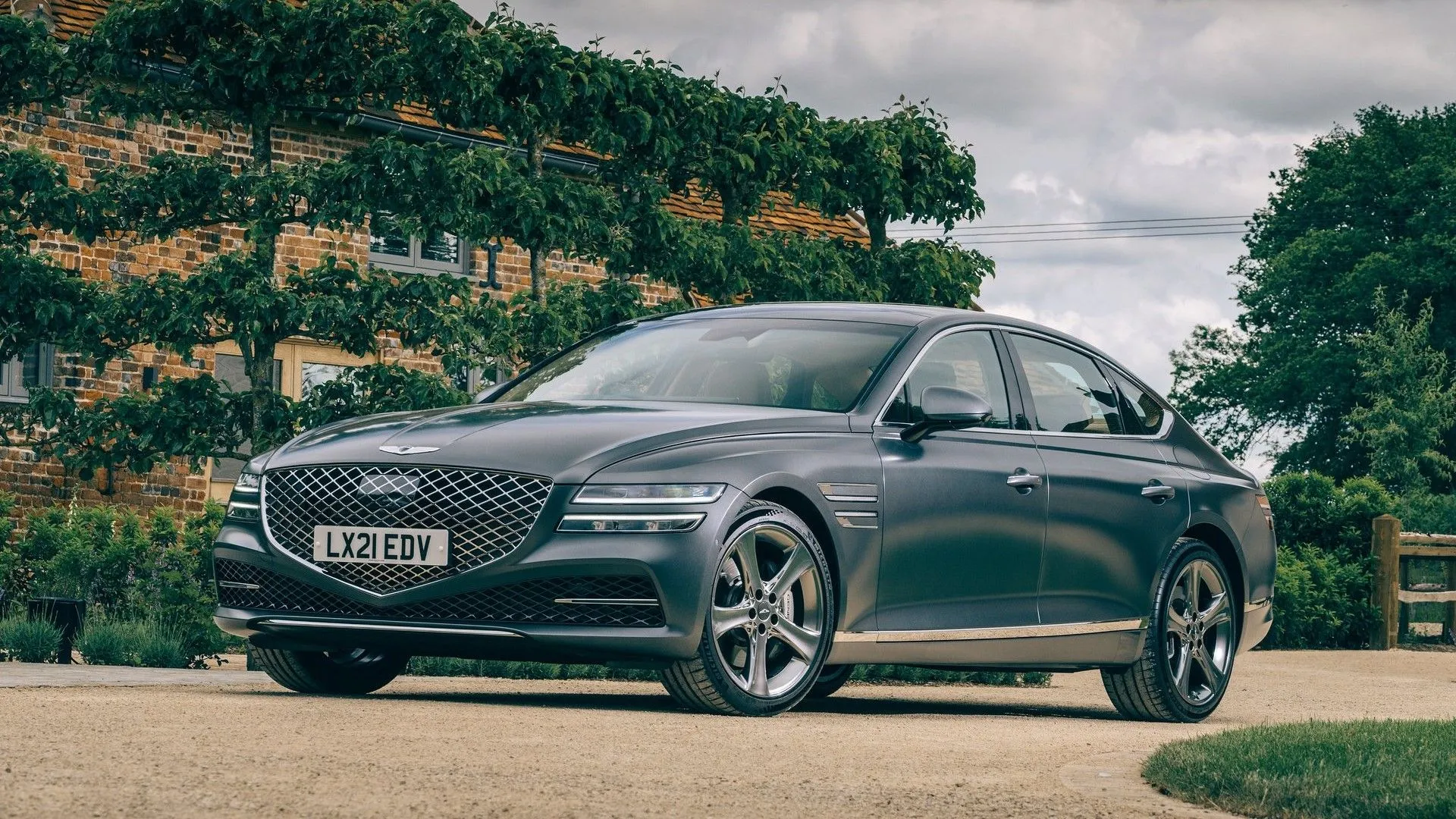Genesis G80 2025 màu trắng tinh tế, mẫu sedan hạng sang cỡ trung đáng tin cậy của thương hiệu Hàn Quốc