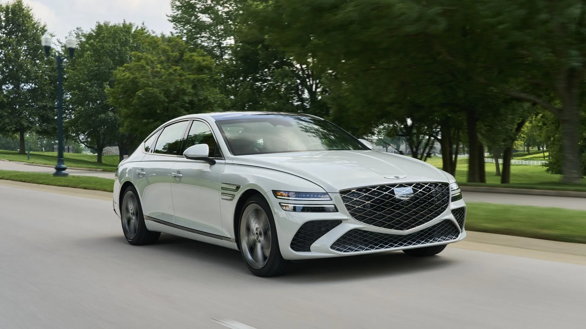 Genesis G80 2025 với kiểu dáng sang trọng và hiện đại