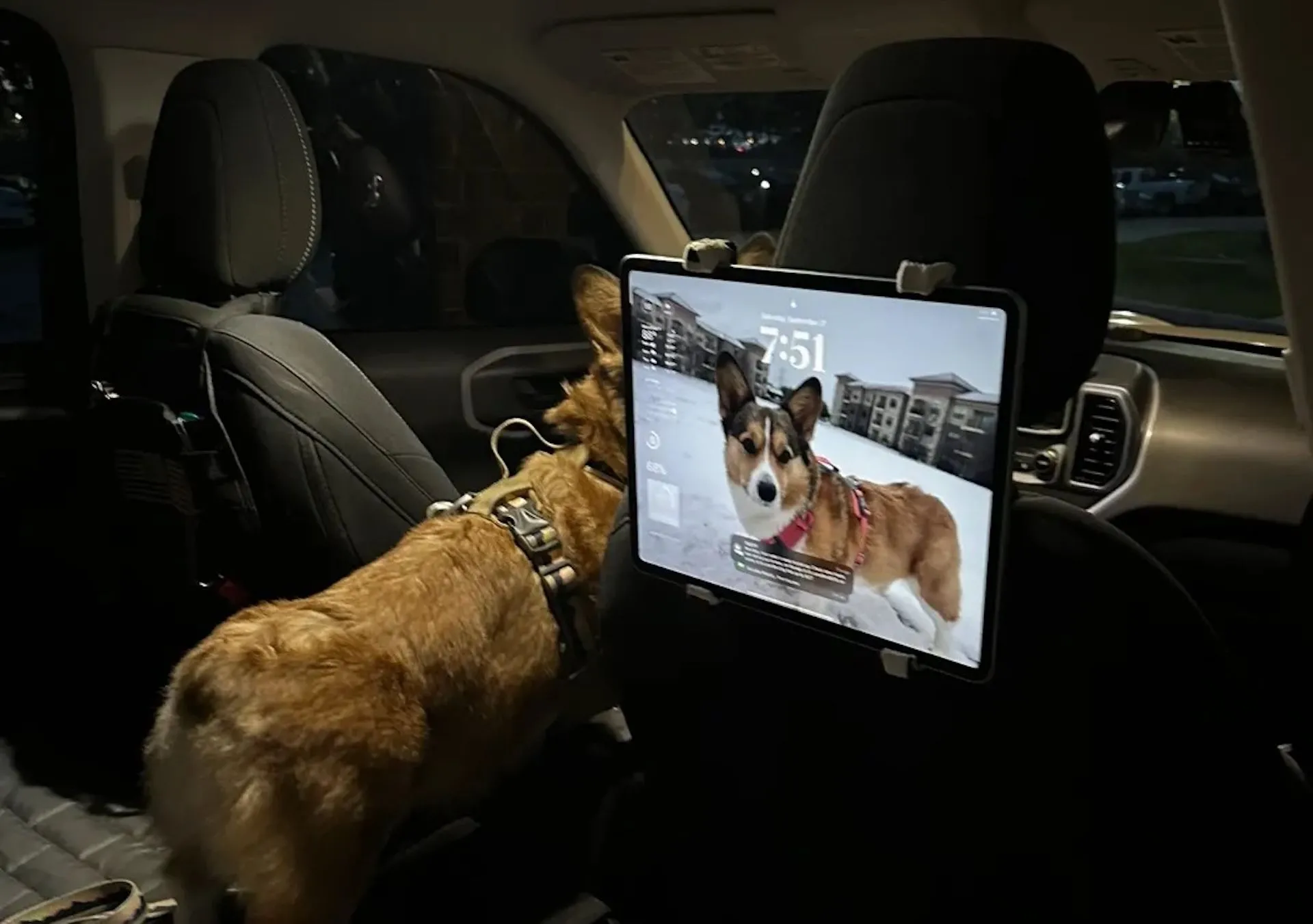 Giá Đỡ iPad Air 13in Gắn Tựa Đầu Ghế Ô Tô In 3D BL0NDED