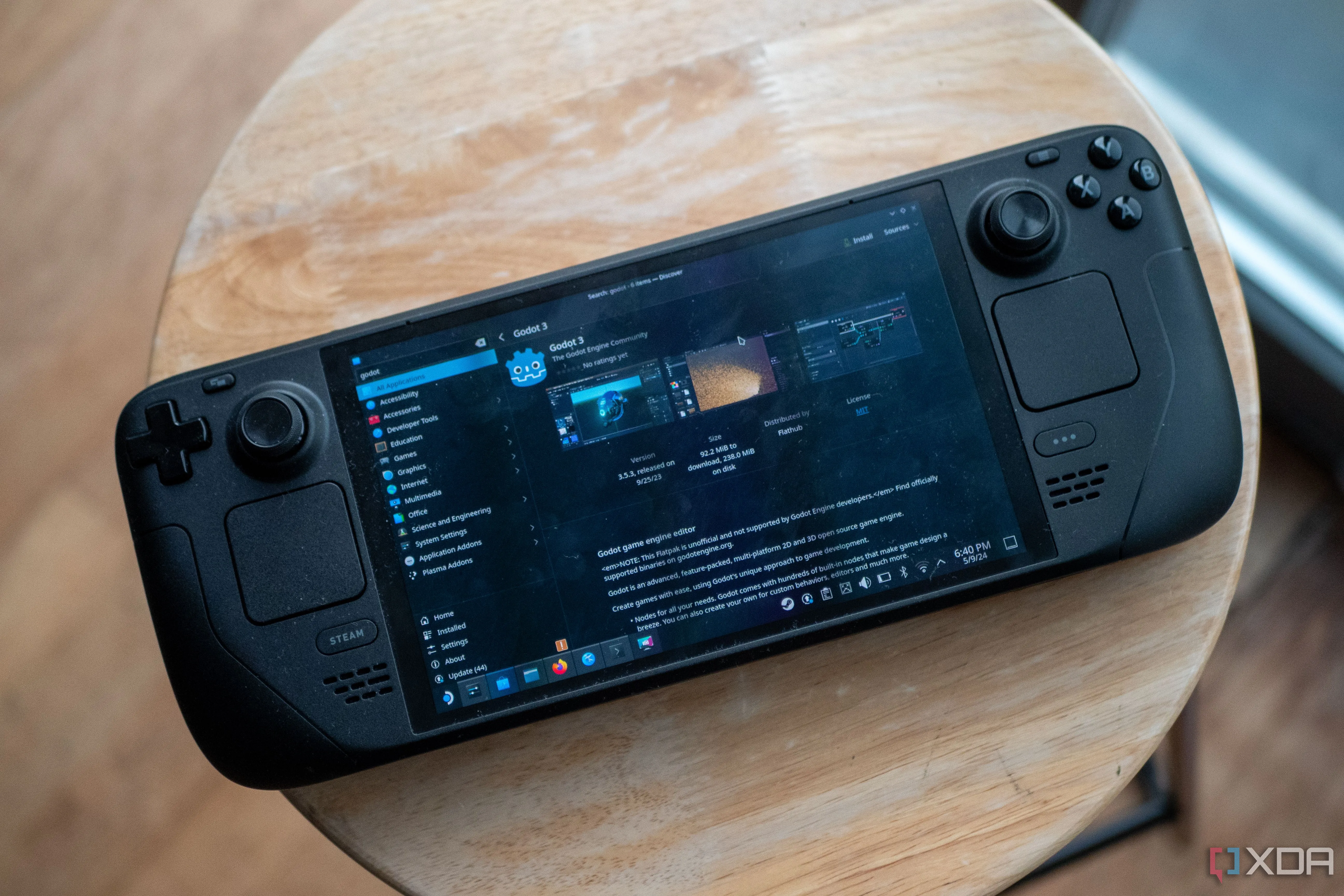 Giao diện cài đặt Godot Engine trên Steam Deck, cho thấy khả năng chạy phần mềm trên SteamOS dựa trên Linux.