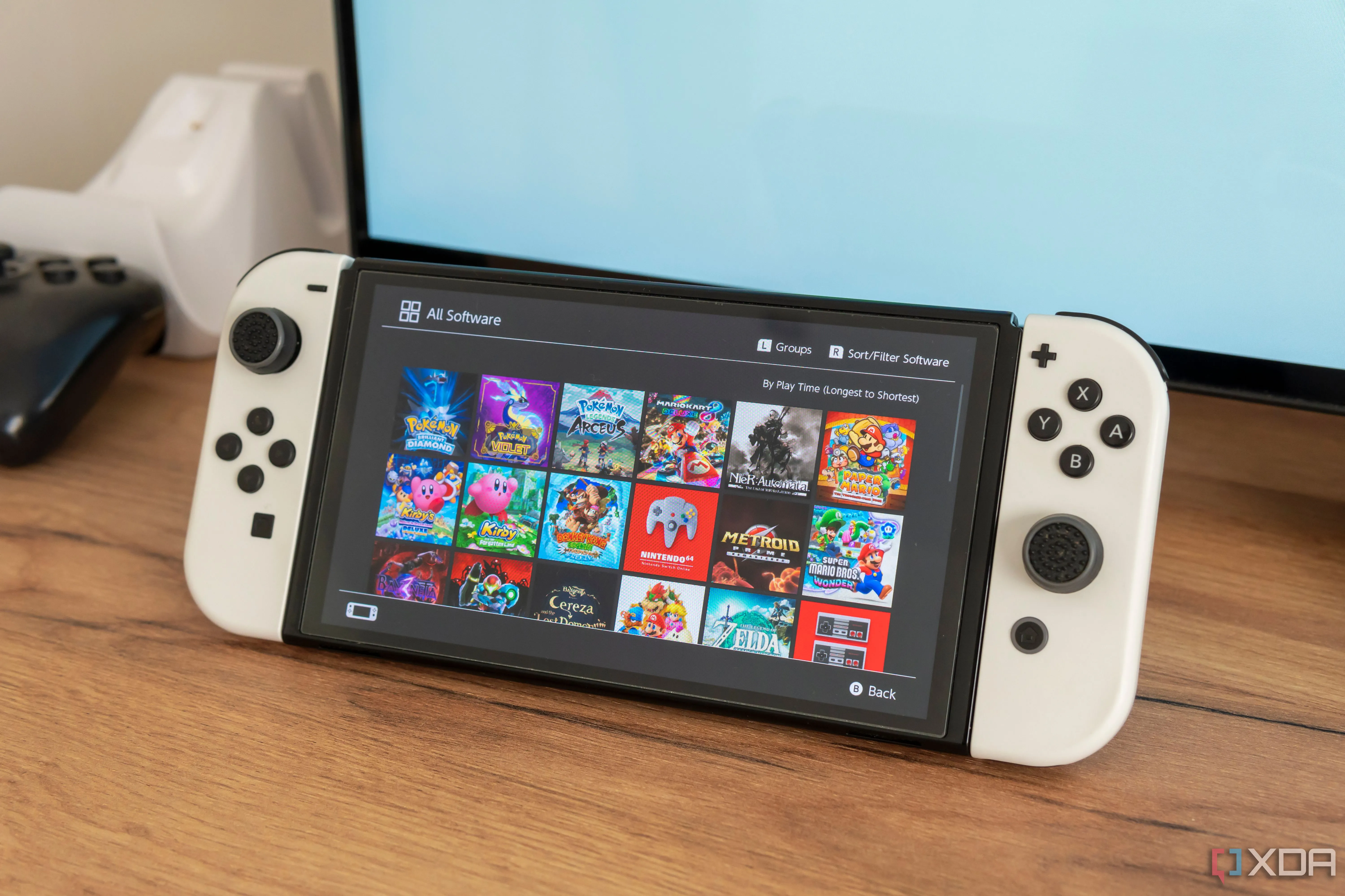 Giao diện chính của máy chơi game Nintendo Switch hiển thị danh sách các trò chơi cài đặt