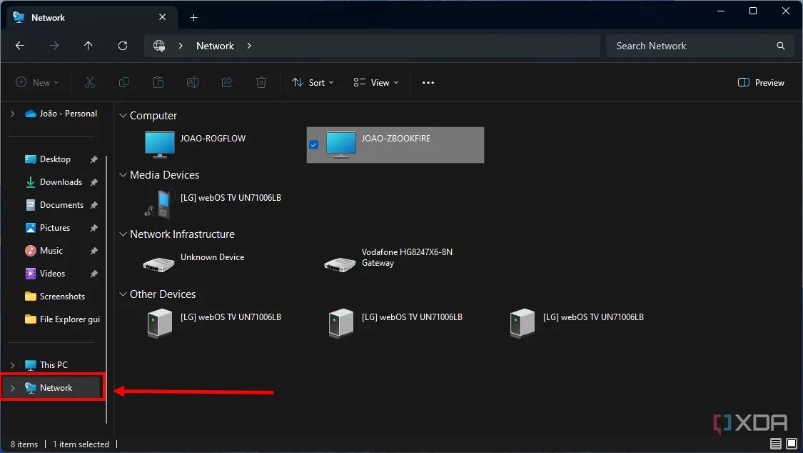 Giao diện File Explorer hiển thị các thiết bị và ổ đĩa được chia sẻ trong mạng nội bộ