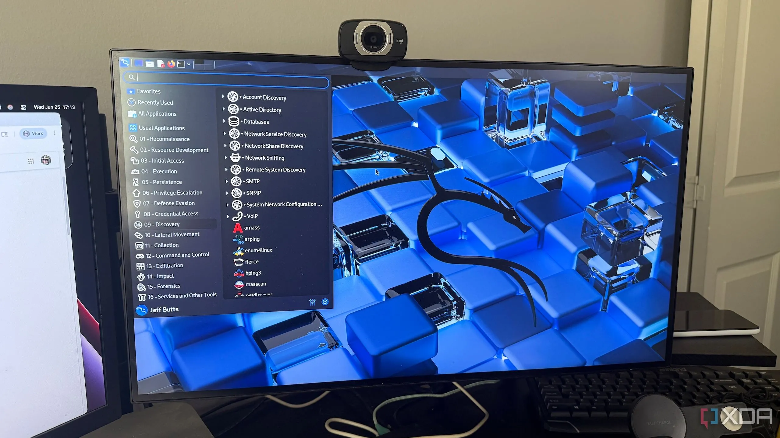 Giao diện hệ điều hành Kali Linux trên màn hình, nền tảng phổ biến để sử dụng Nmap và các công cụ bảo mật mạng