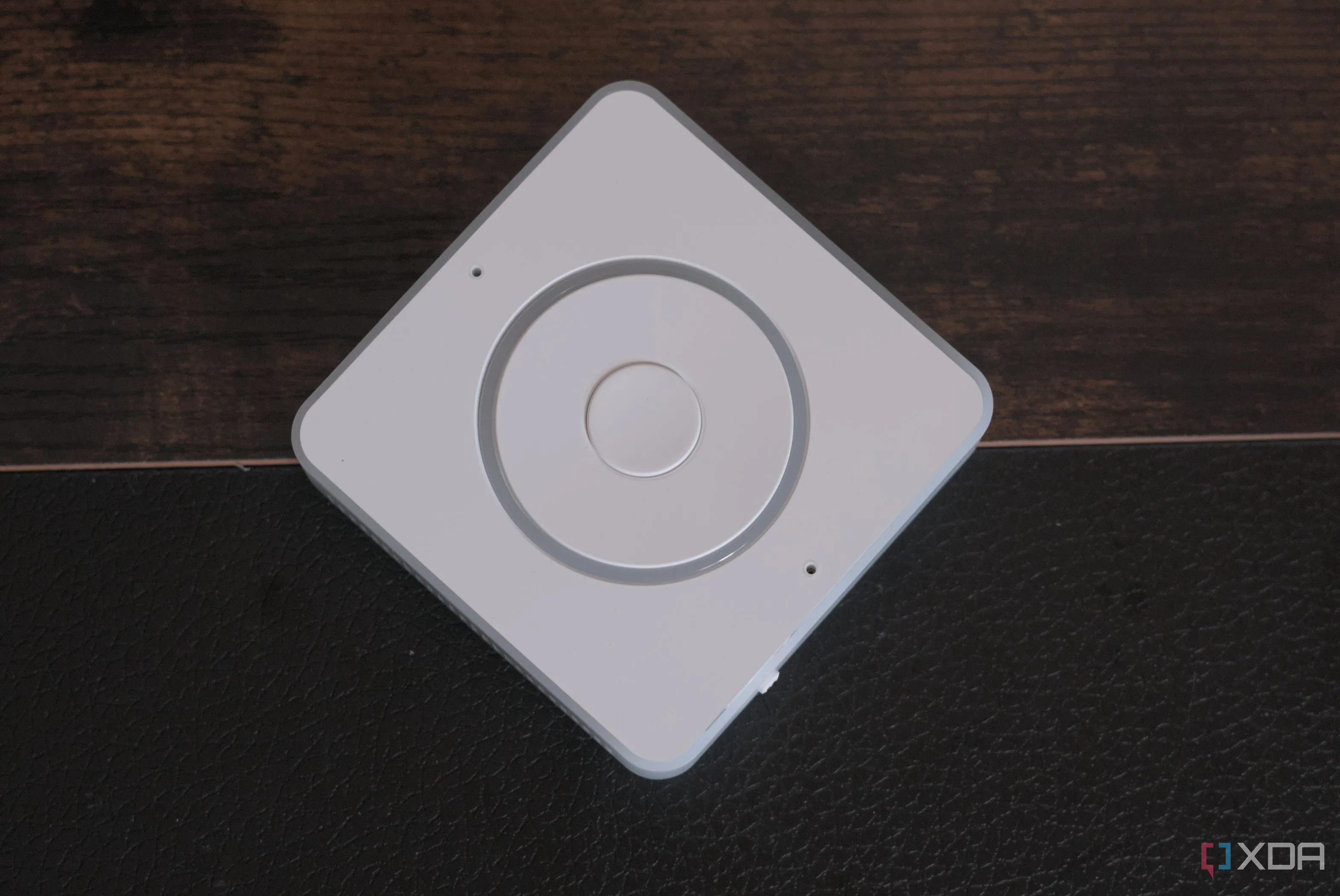 Giao diện Home Assistant Voice Preview Edition trên màn hình, thể hiện khả năng điều khiển nhà thông minh bằng giọng nói.