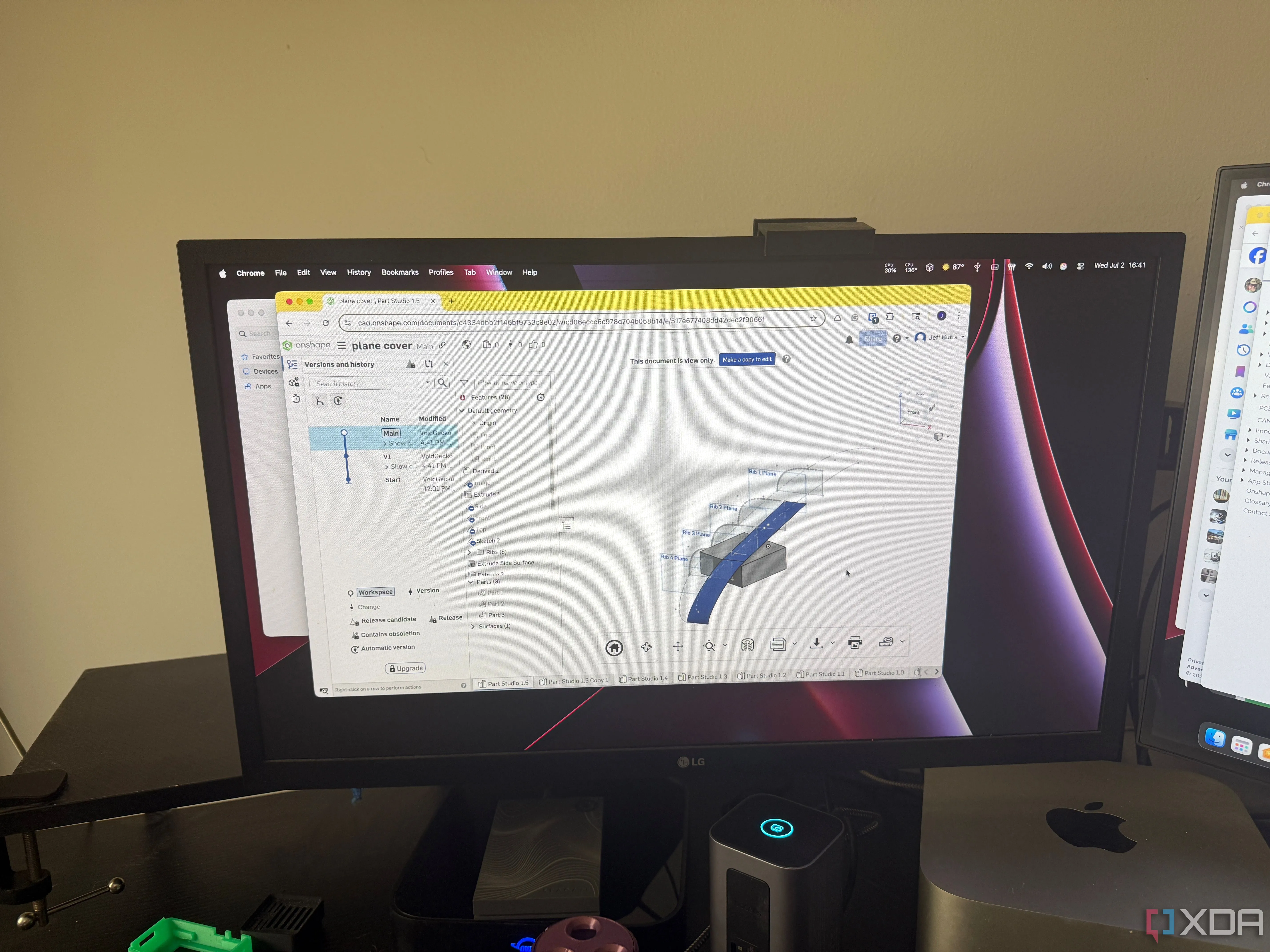Giao diện Onshape đang hiển thị một mô hình 3D trên trình duyệt web, thể hiện khả năng làm việc mọi lúc mọi nơi của nền tảng đám mây
