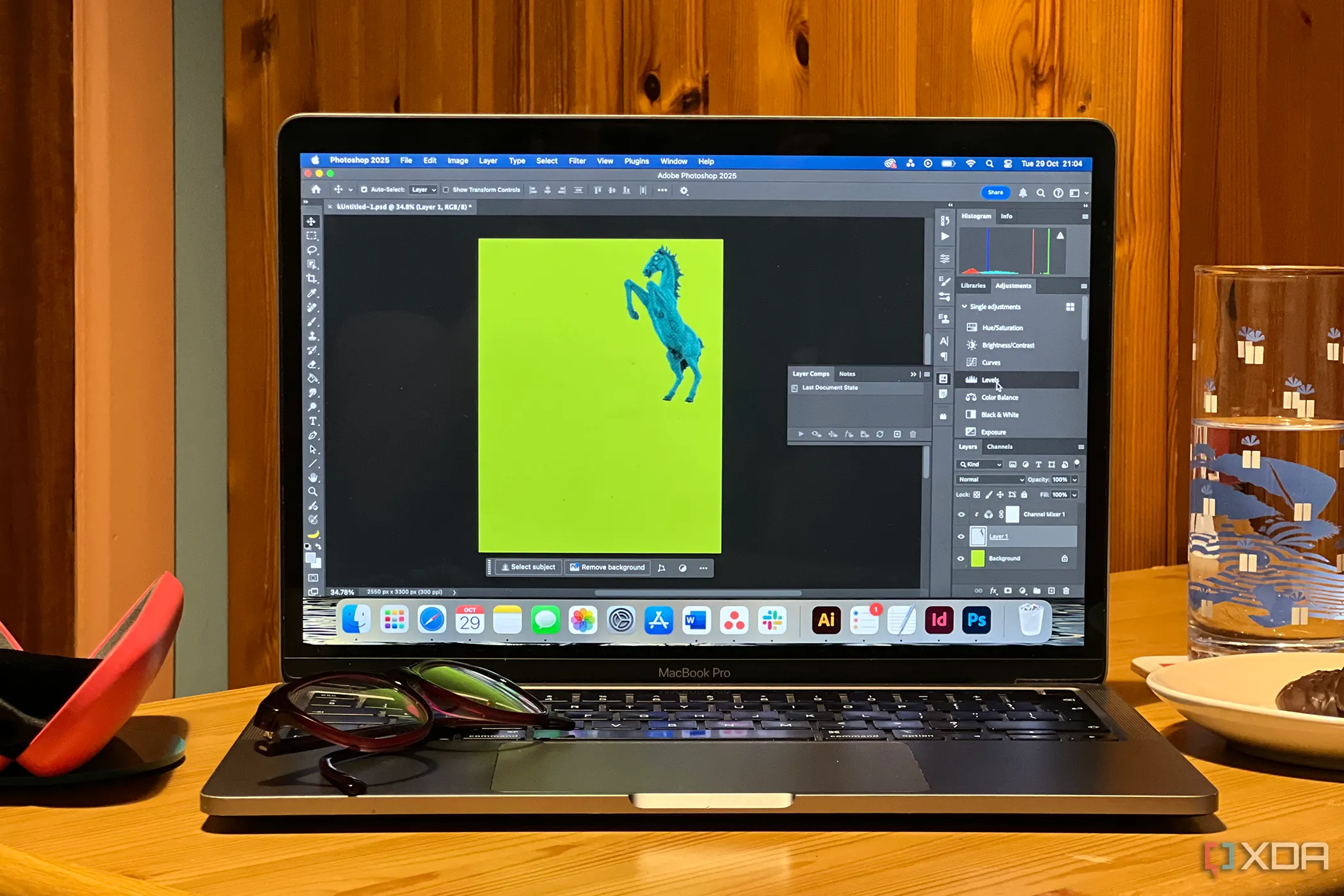 Giao diện phần mềm Adobe Photoshop đang chạy trên MacBook Pro, thể hiện khả năng làm việc chuyên nghiệp trên các thiết bị cao cấp