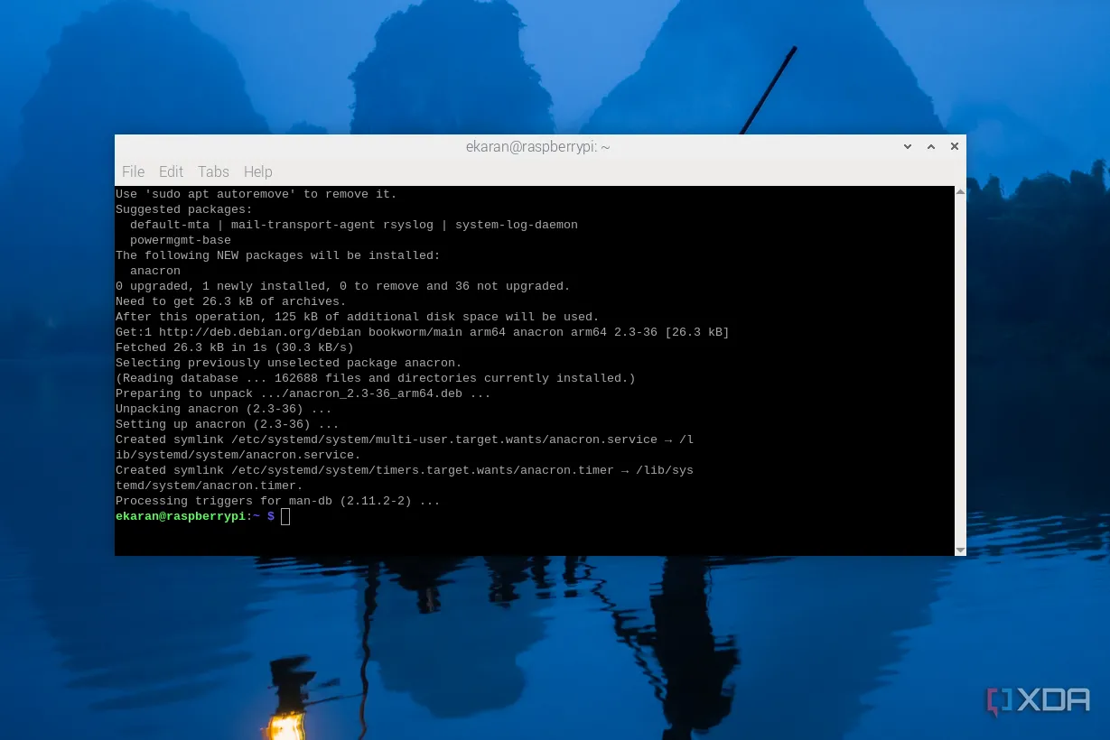 Giao diện terminal hiển thị quá trình cài đặt Anacron trên Raspberry Pi, giúp lập lịch các lệnh định kỳ ngay cả khi hệ thống tắt.