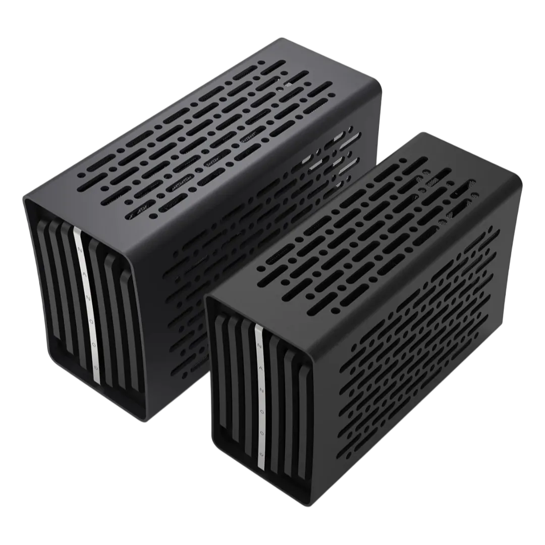 Hai mẫu case Thor-Zone Nanoq S và Nanoq R đứng cạnh nhau, trình diễn thiết kế vỏ máy tính SFF độc đáo và cao cấp