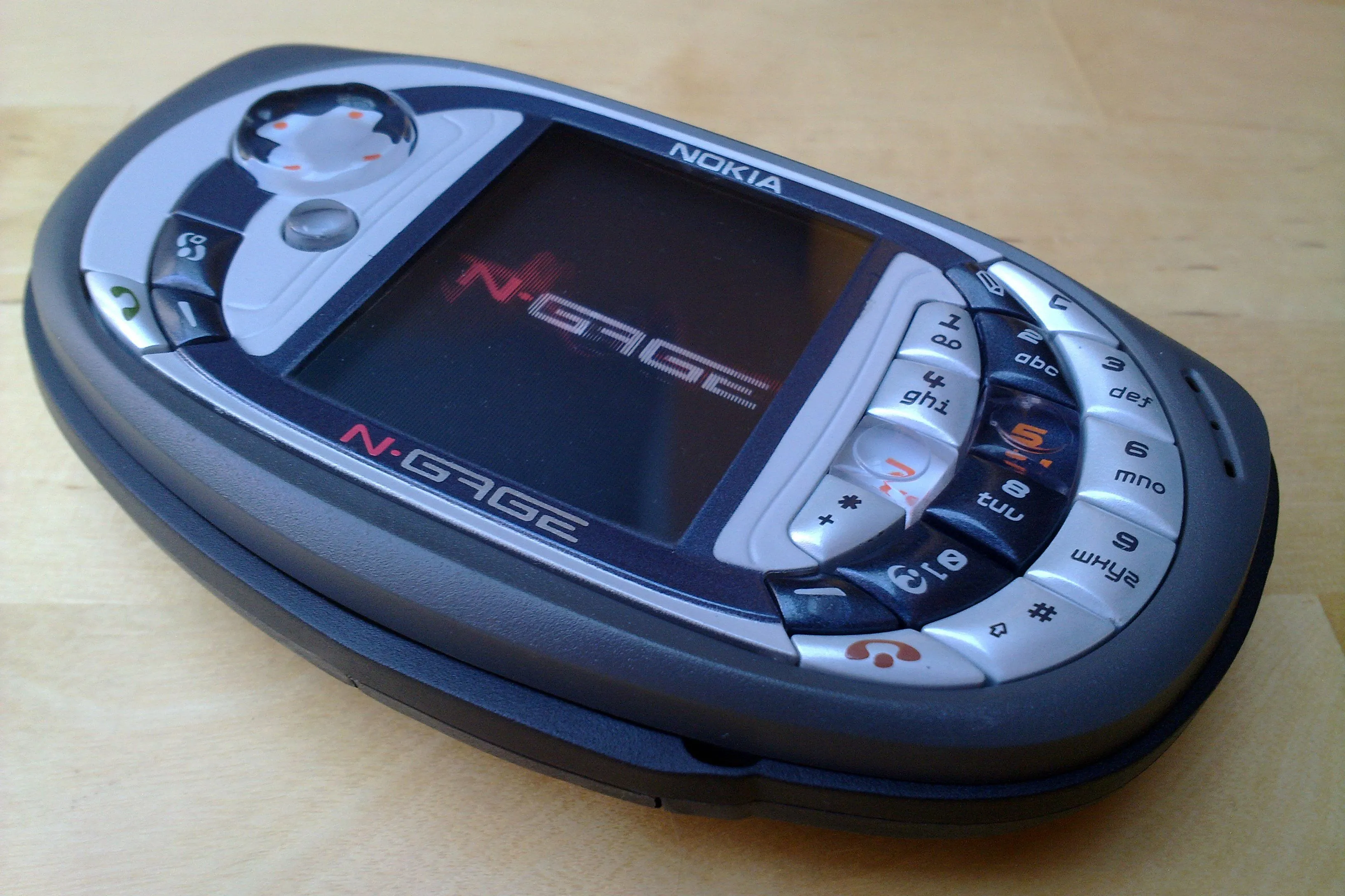 Hệ máy chơi game cầm tay Nokia N-Gage, một nỗ lực thất bại trong lịch sử mobile gaming