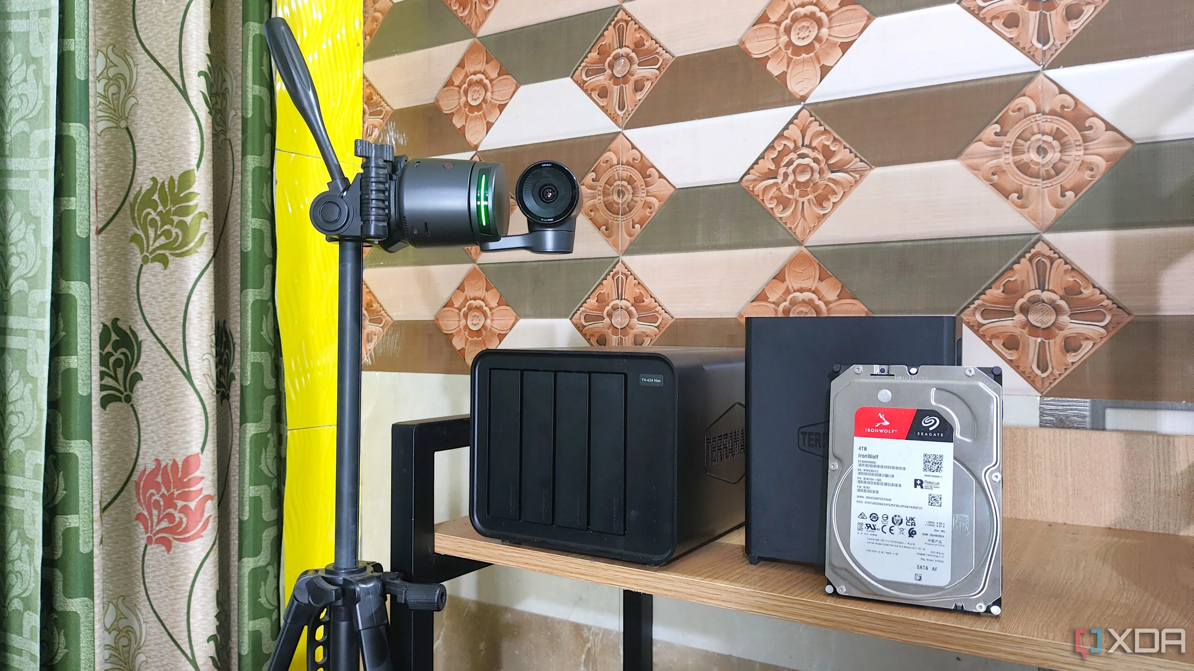 Hệ thống camera an ninh Obsbot kết nối với thiết bị NAS TerraMaster, cho thấy vai trò của HDD trong lưu trữ giám sát 24/7
