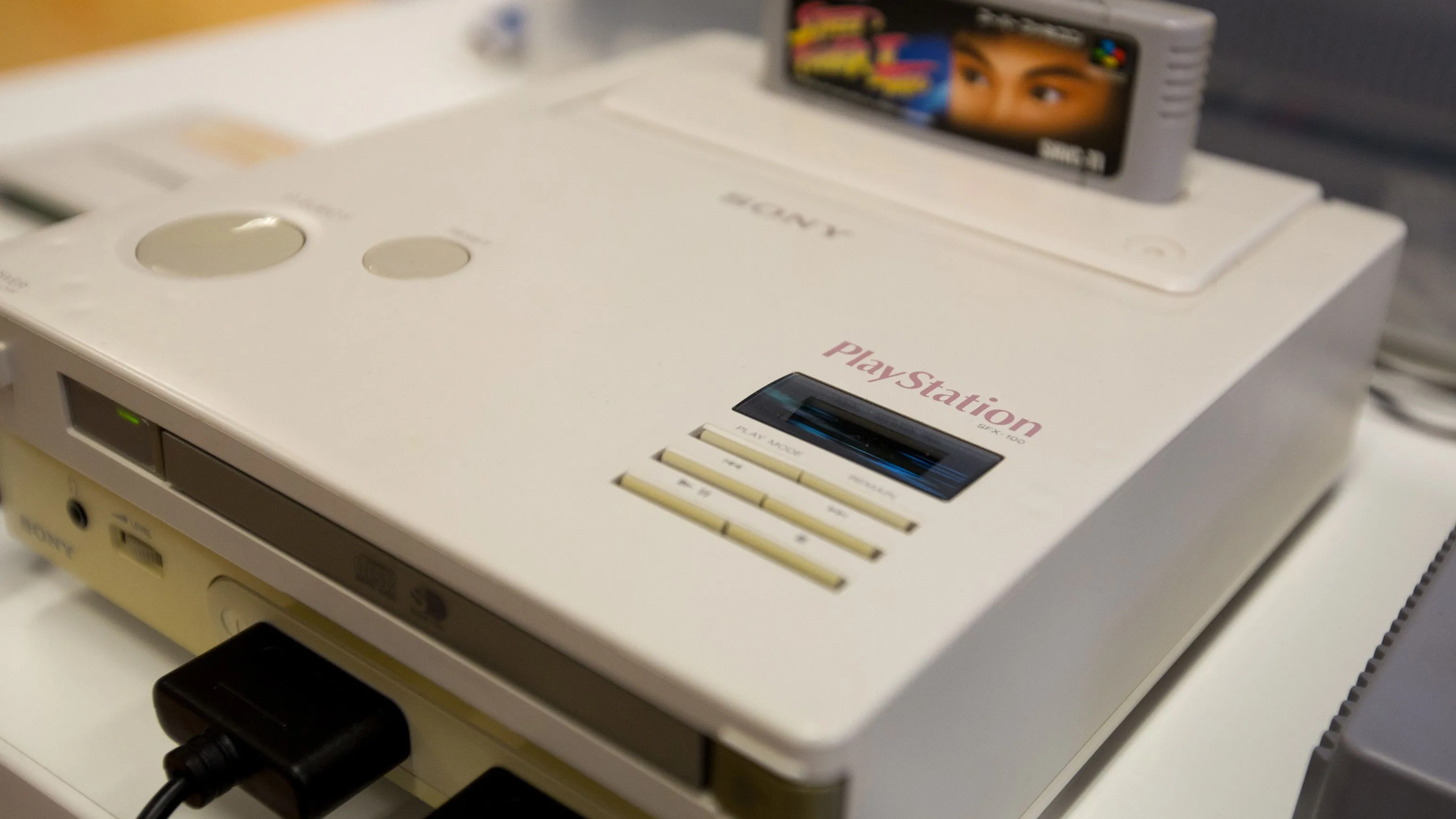 Hình ảnh cận cảnh nguyên mẫu máy chơi game Nintendo PlayStation hiếm hoi