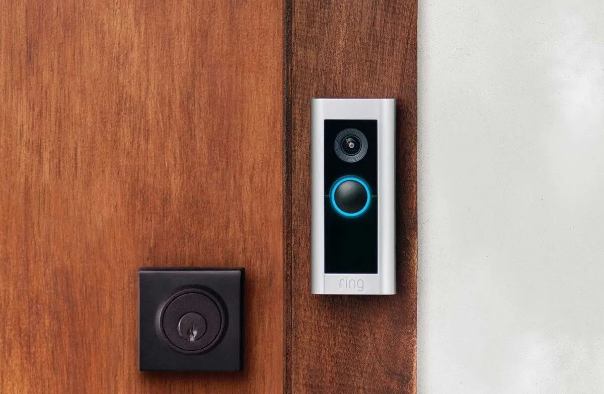 Hình ảnh chi tiết chuông cửa Ring Video Doorbell Pro 2, một thiết bị nhà thông minh điển hình cần được bảo mật trong mạng gia đình