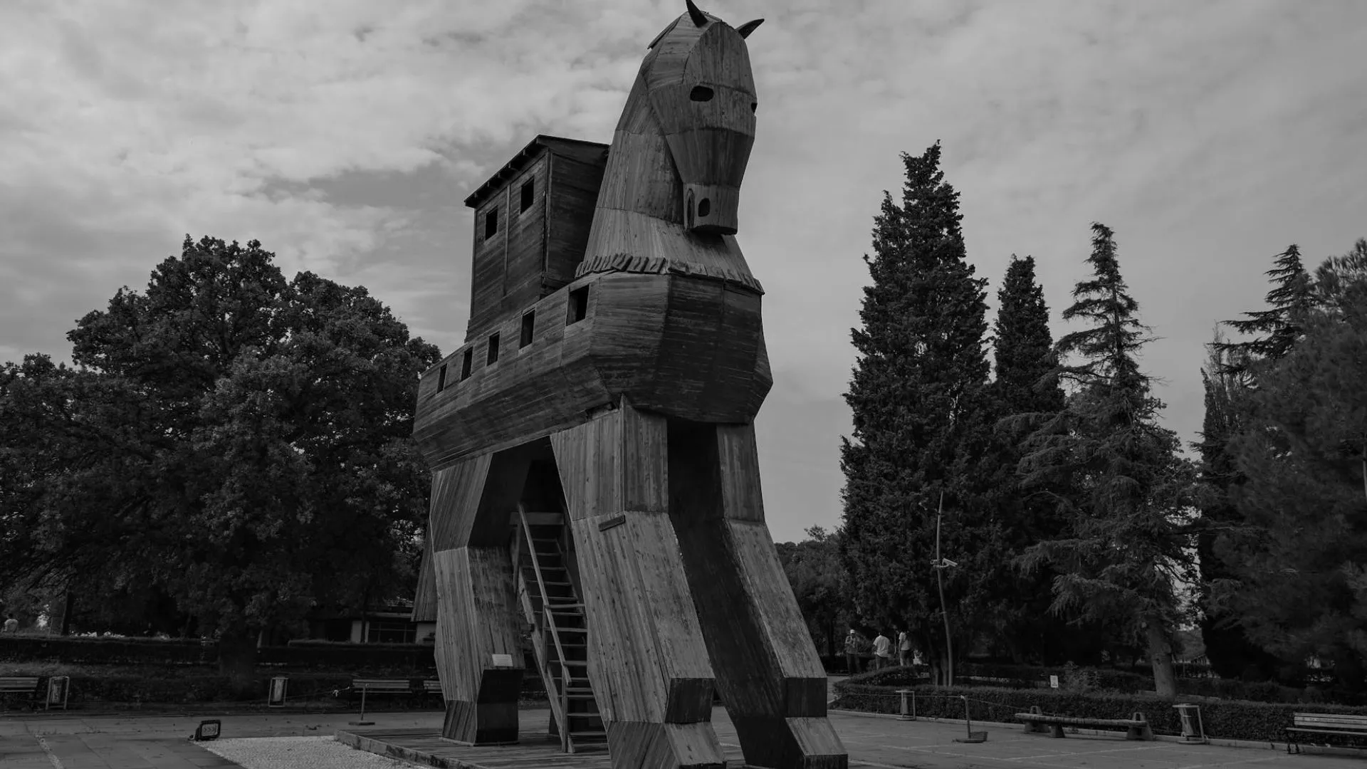 Hình ảnh con ngựa thành Troy, biểu tượng cho mã độc Trojan truy cập từ xa (RAT) xâm nhập hệ thống