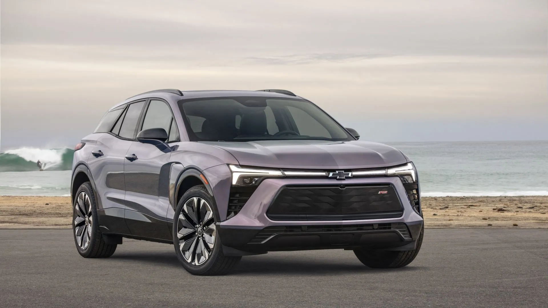 Hình ảnh góc 3/4 phía trước của chiếc Chevrolet Blazer EV 2024.