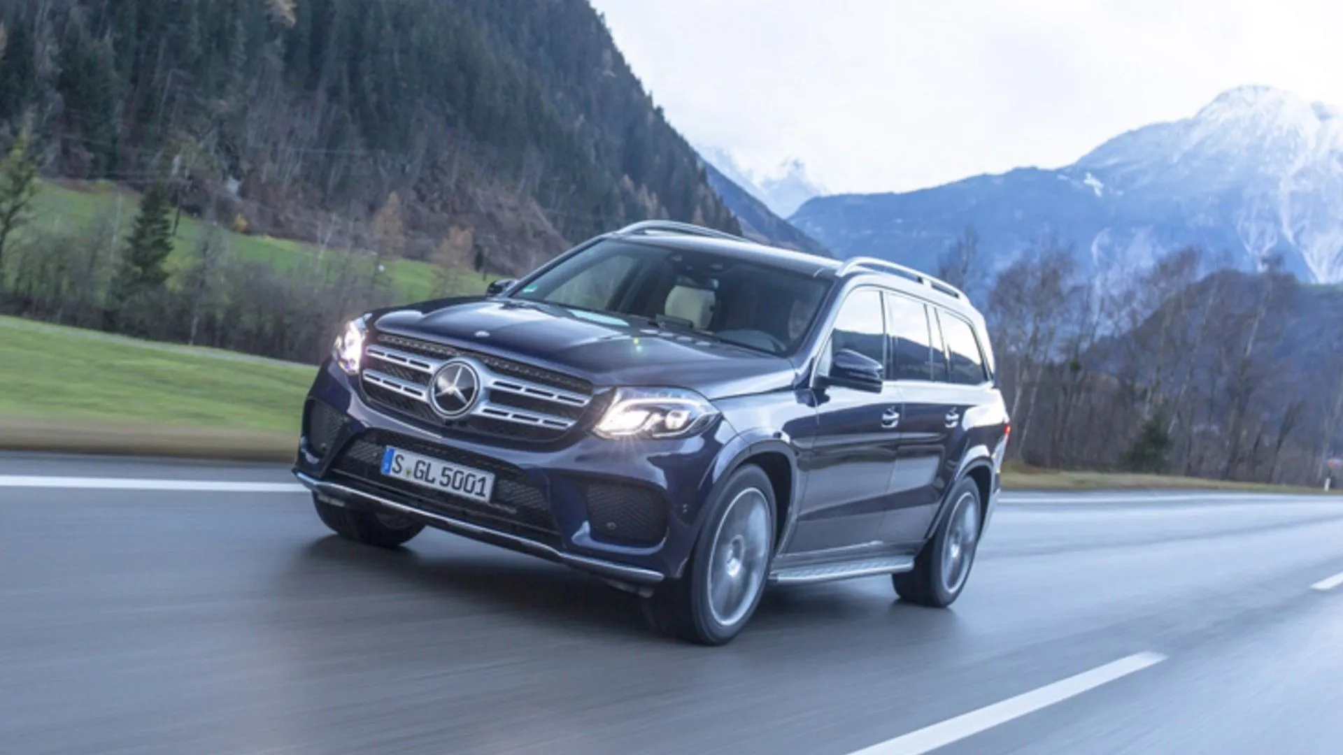 Hình ảnh góc trước của Mercedes-Benz GLS 2017