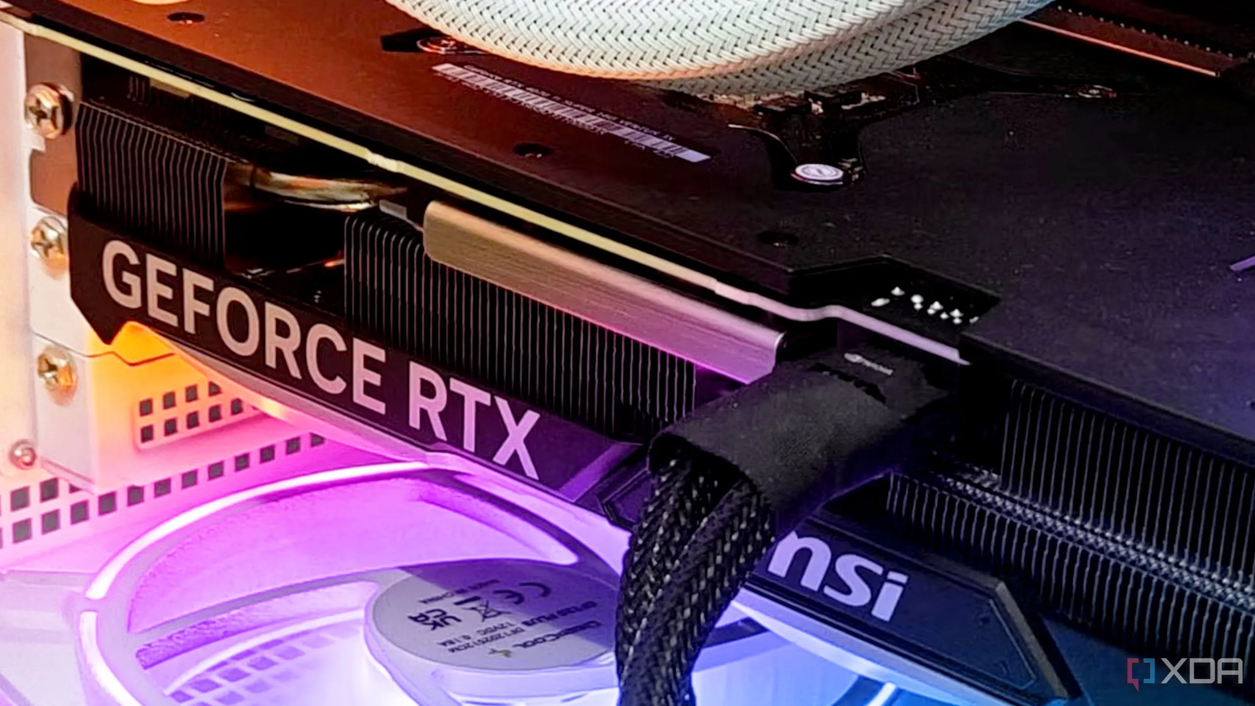 Hình ảnh minh họa về nỗi lo chi phí card đồ họa RTX 5000 cao trong xây dựng cấu hình PC chơi game