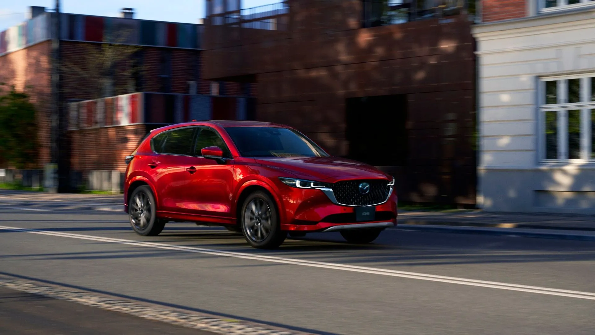 Hình ảnh xe Mazda CX-5 thế hệ mới với thiết kế hiện đại và công nghệ động cơ Skyactiv-Z